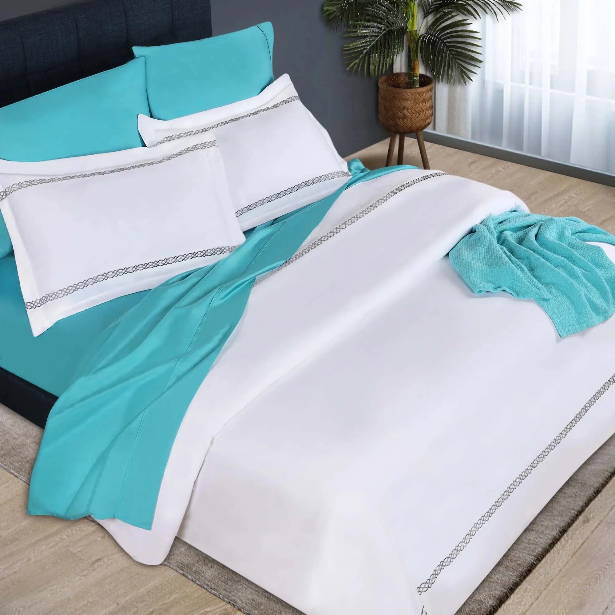 1000 Thread Count Egyptian Cotton Embroidered Duvet Cover Set - Image 10