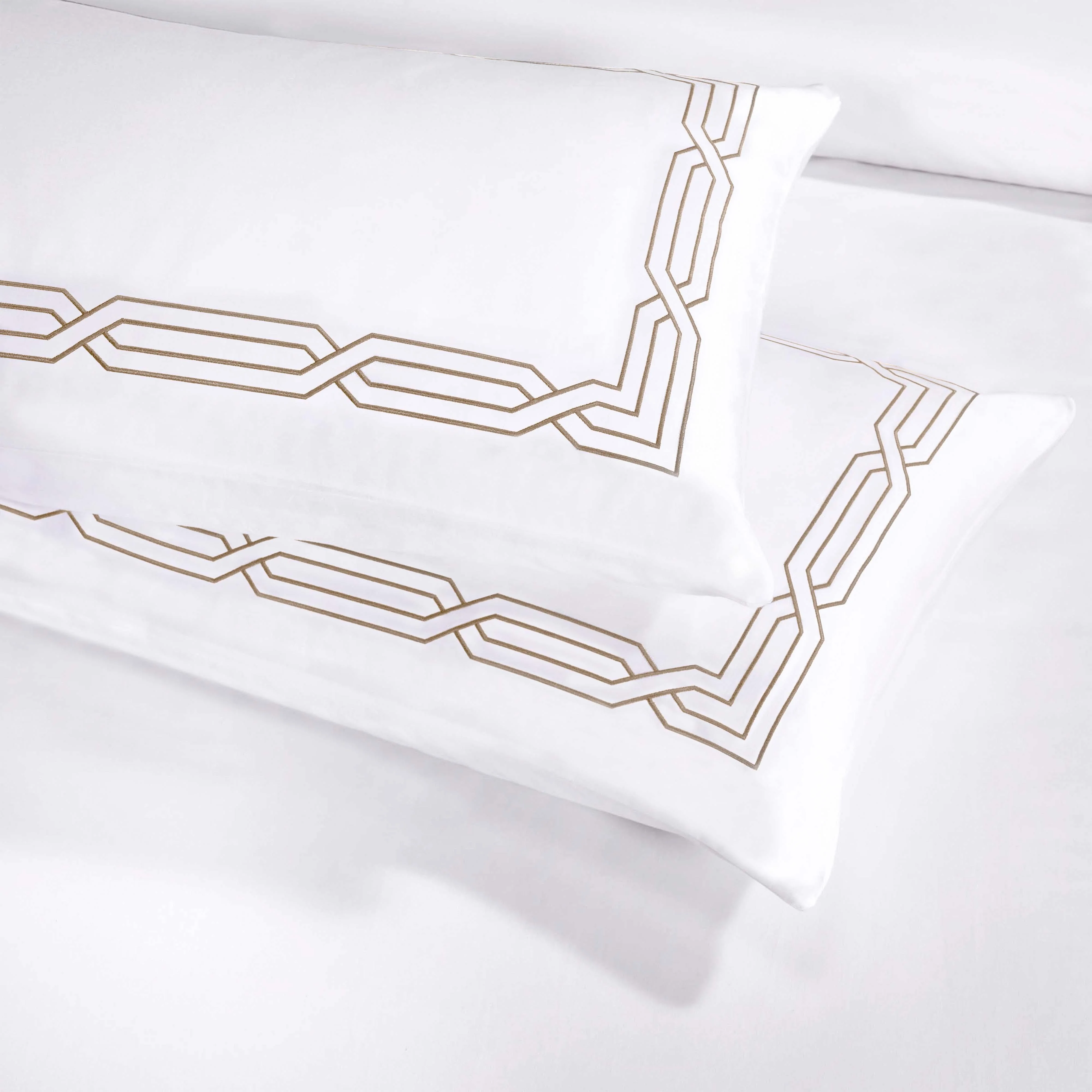 1200 Thread Count Egyptian Cotton Embroidered Scroll Duvet Cover Set - Image 12