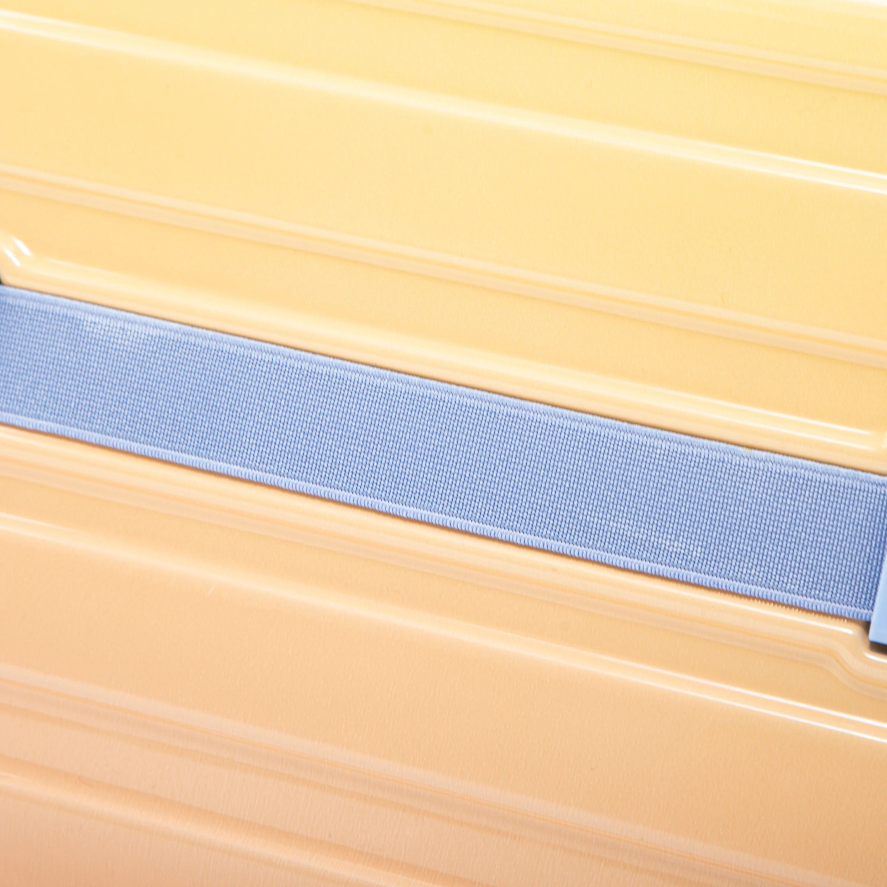 14'/20' 2-Piece PC Spinner Wheel Luggage Set in Gradient Blue and Yellow - Image 29