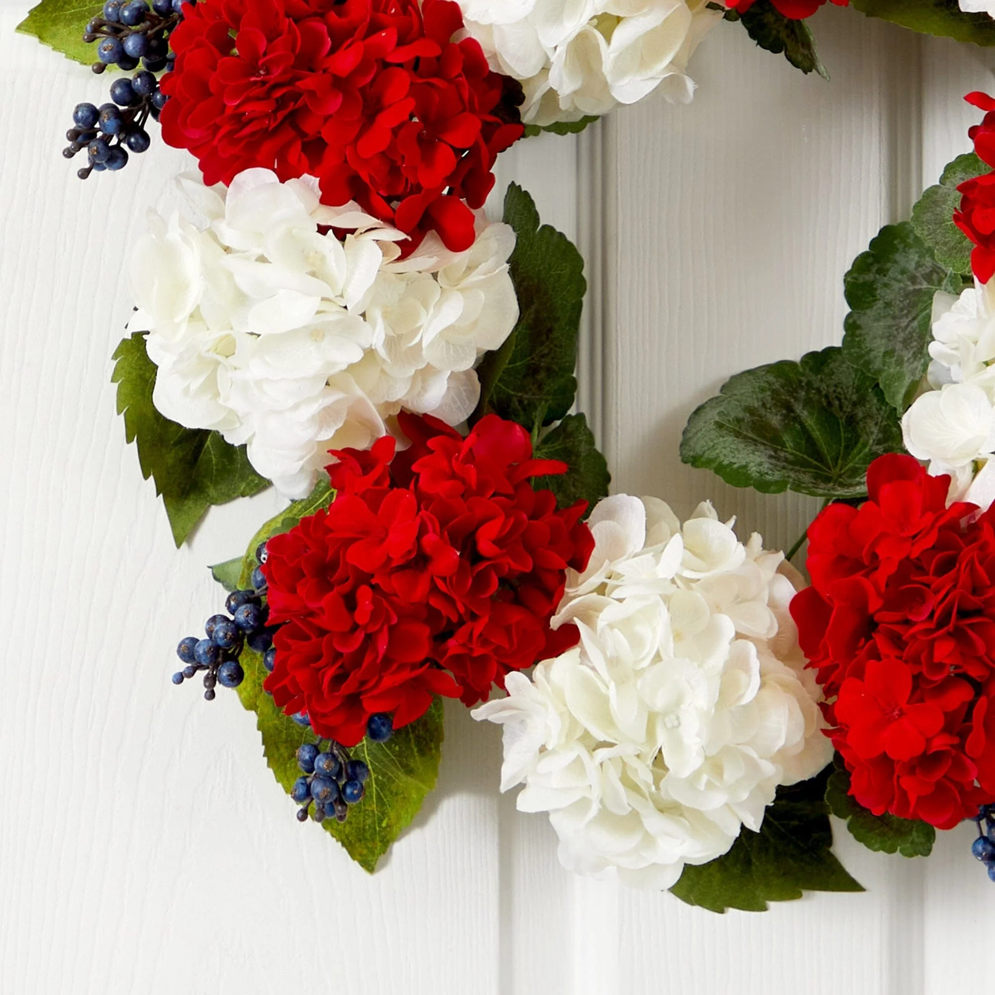 21” Geranium and Blue Berry Artificial Wreath - Image 2