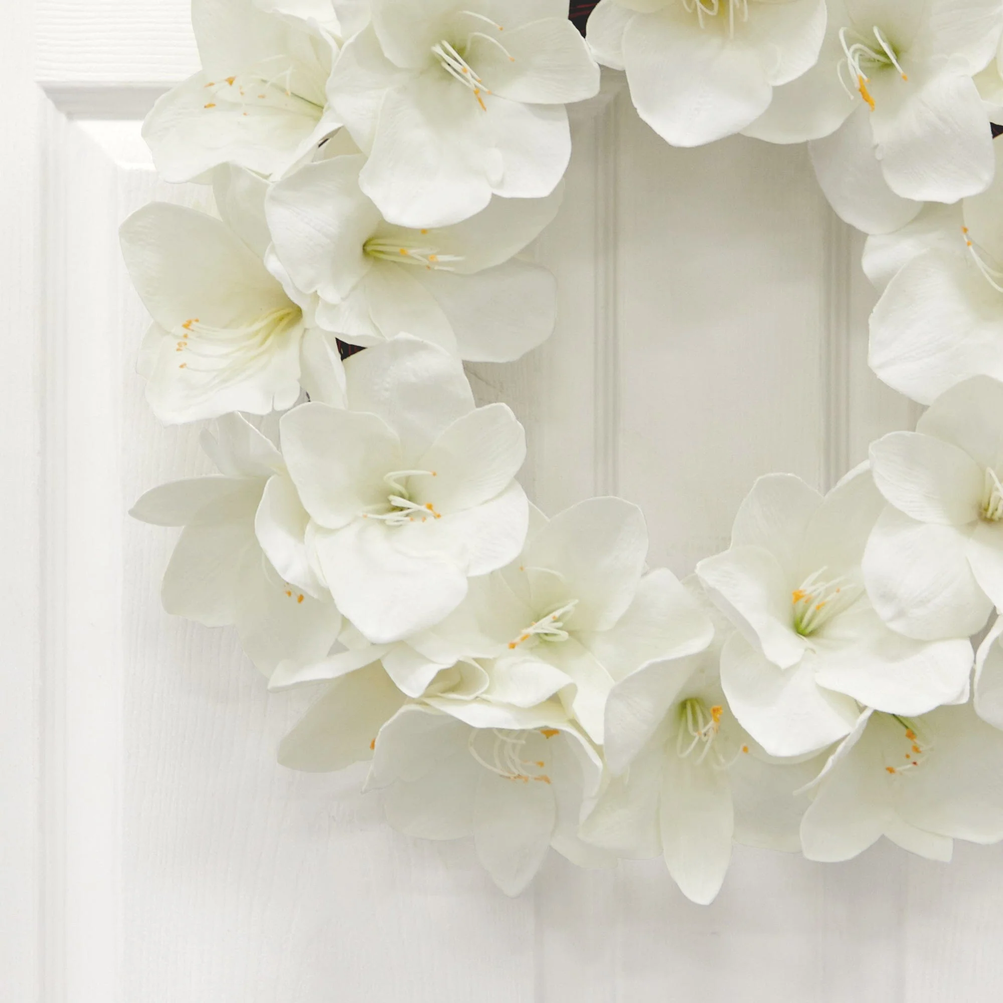 24” Amaryllis Artificial Wreath - Image 2