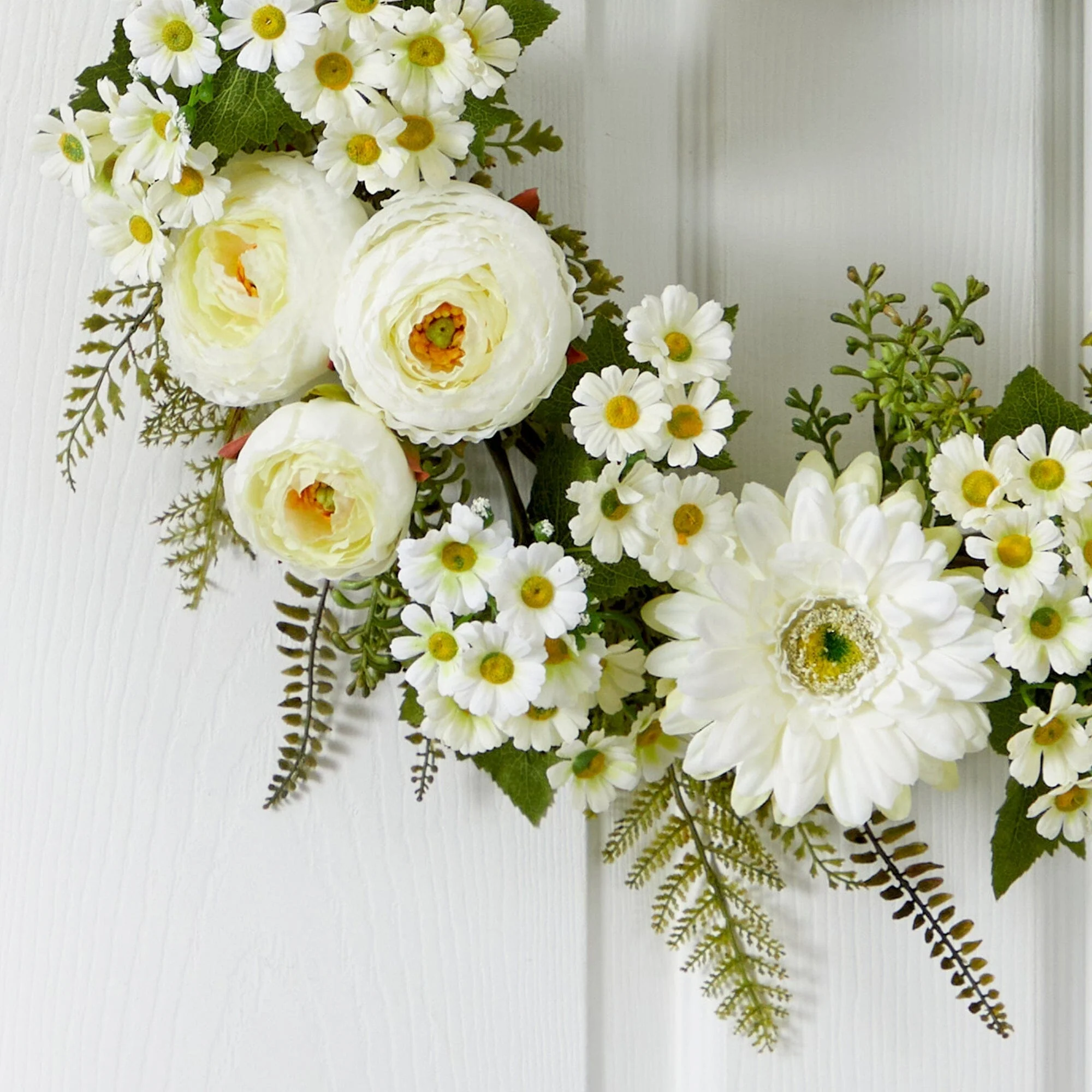 24” Mixed Daisy and Ranunculus Wreath - Image 2