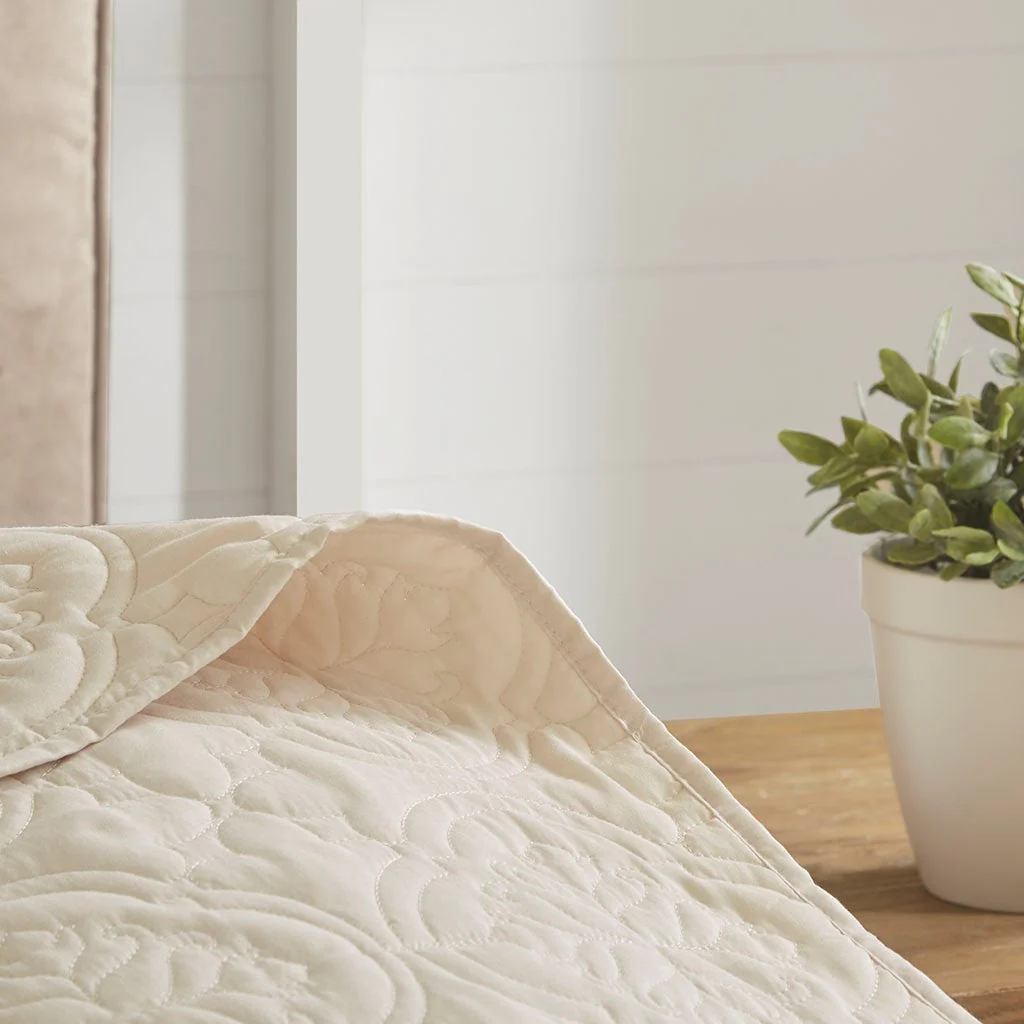 3 Piece Reversible Bedspread Set Cream King/Cal King - Image 6