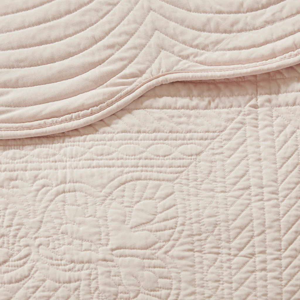 3 Piece Reversible Scalloped Edge Quilt Set Blush King/Cal King - Image 6