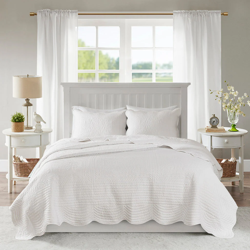 3 Piece Reversible Scalloped Edge Quilt Set White Full/Queen - Image 6
