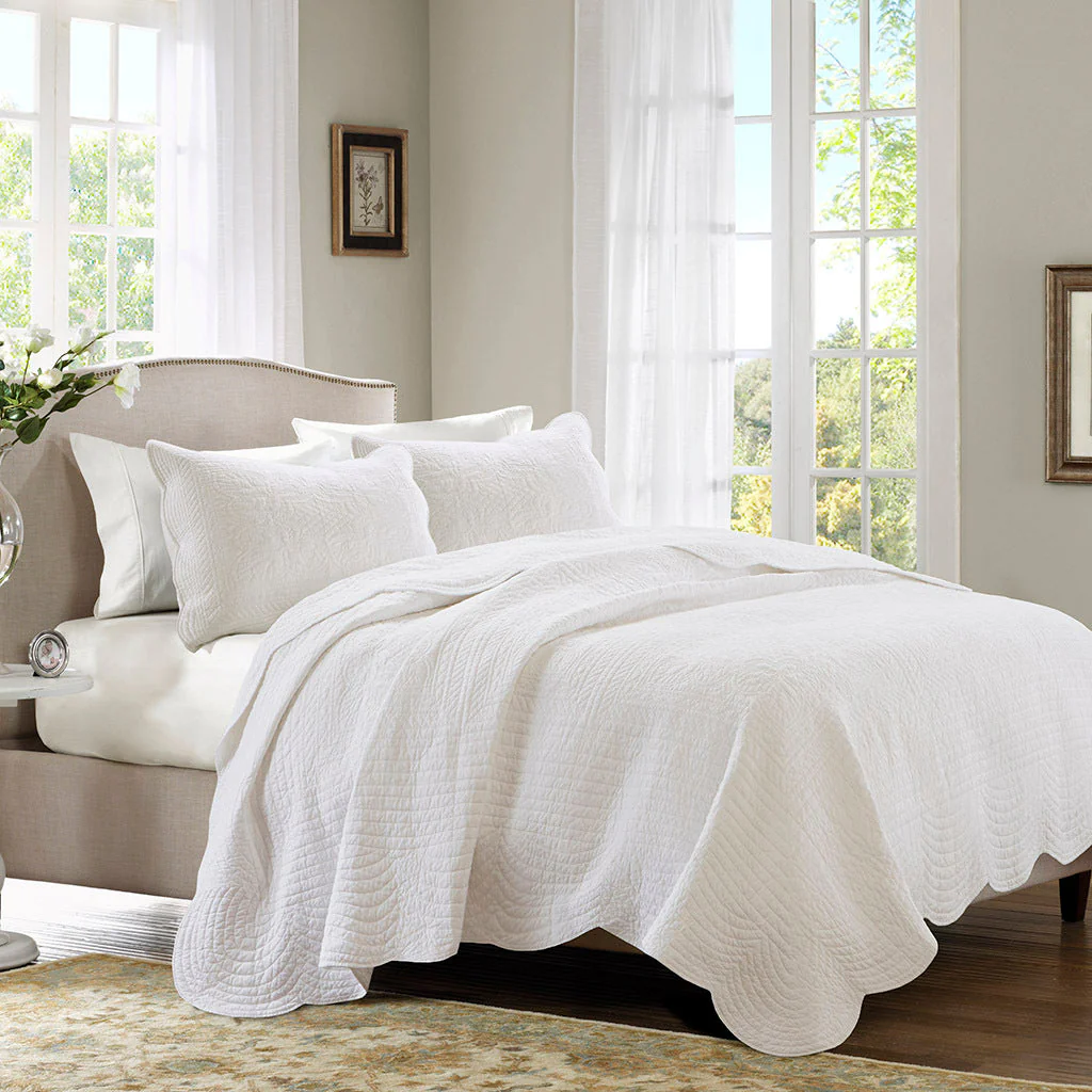 3 Piece Reversible Scalloped Edge Quilt Set White King/Cal King - Image 2