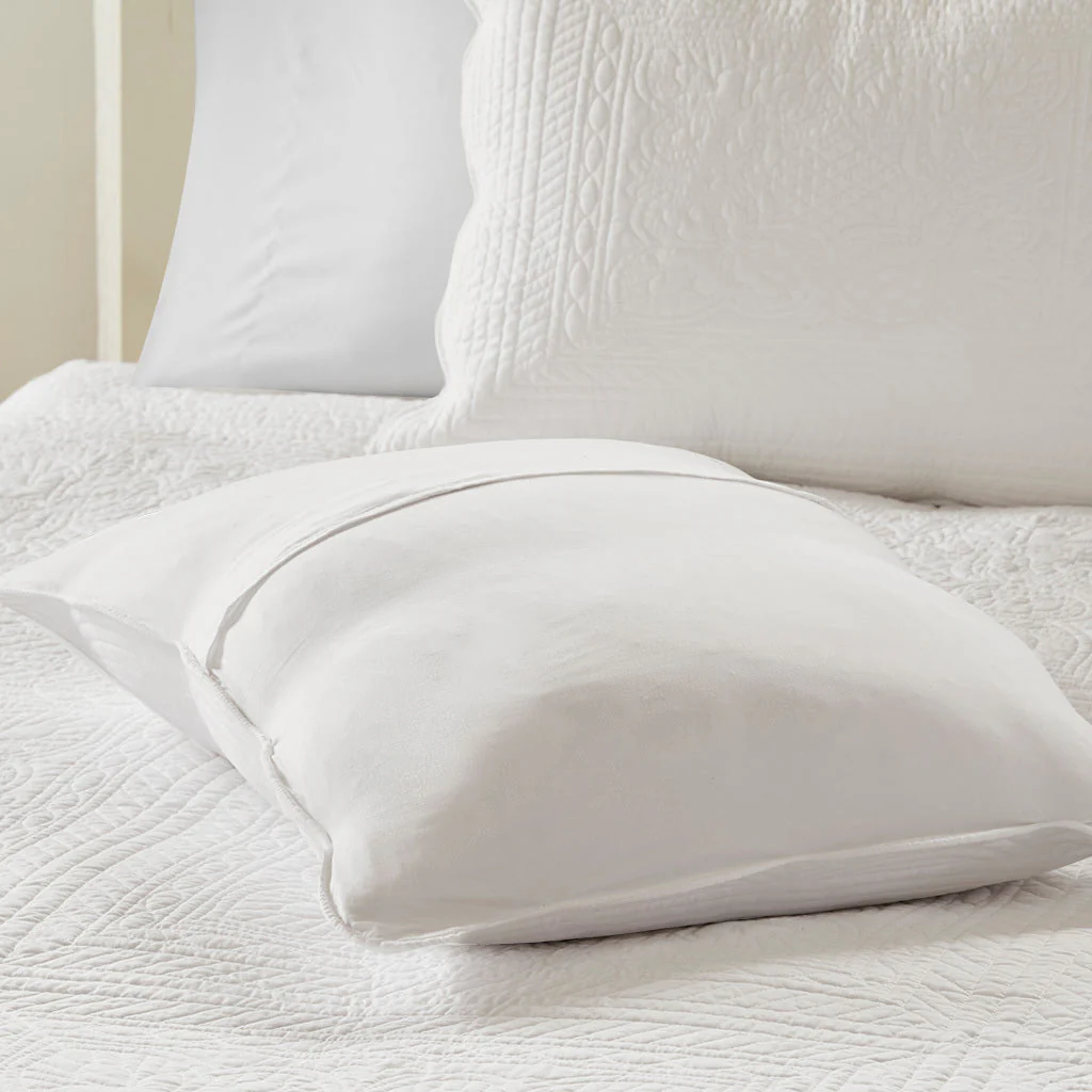 3 Piece Reversible Scalloped Edge Quilt Set White King/Cal King - Image 3