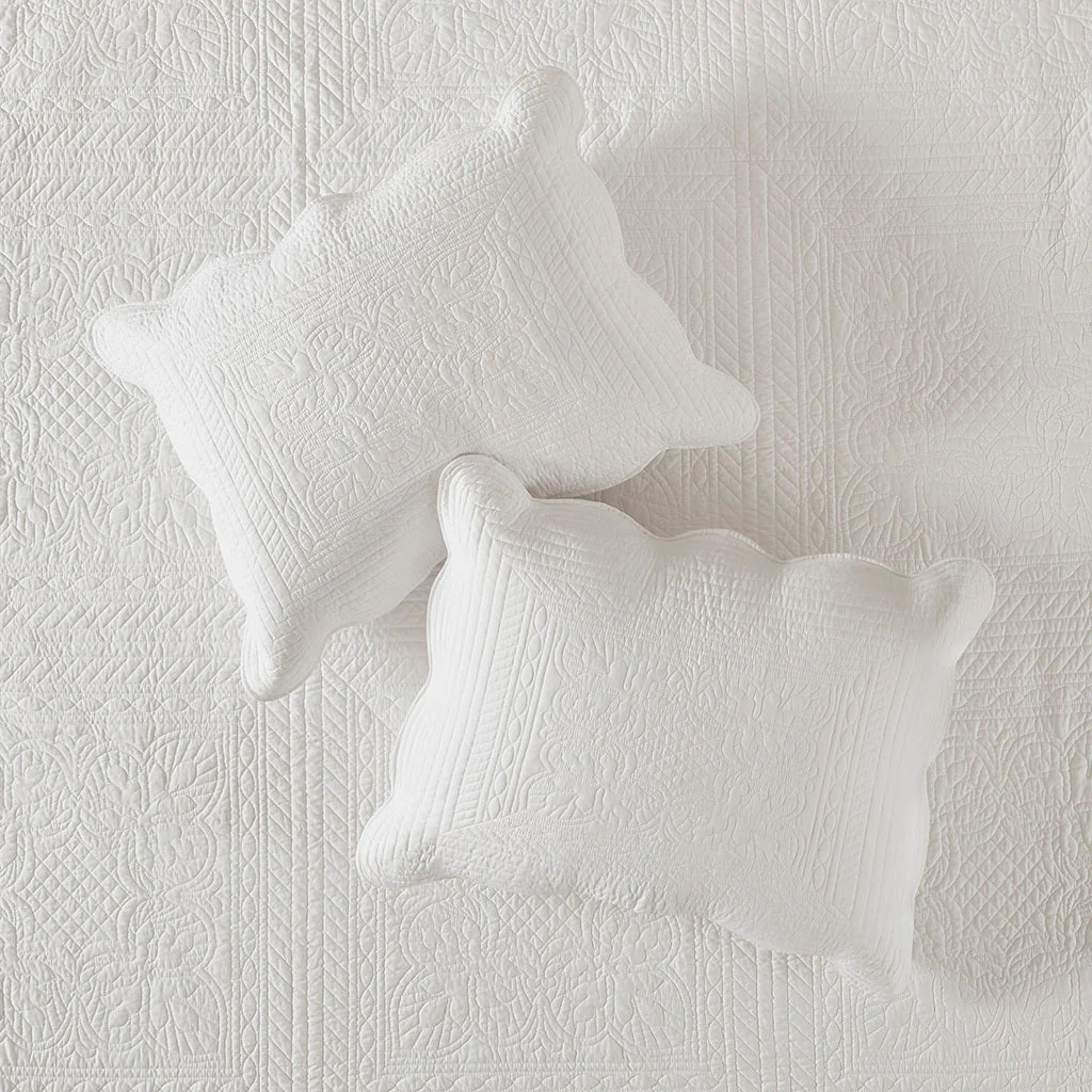 3 Piece Reversible Scalloped Edge Quilt Set White King/Cal King - Image 9