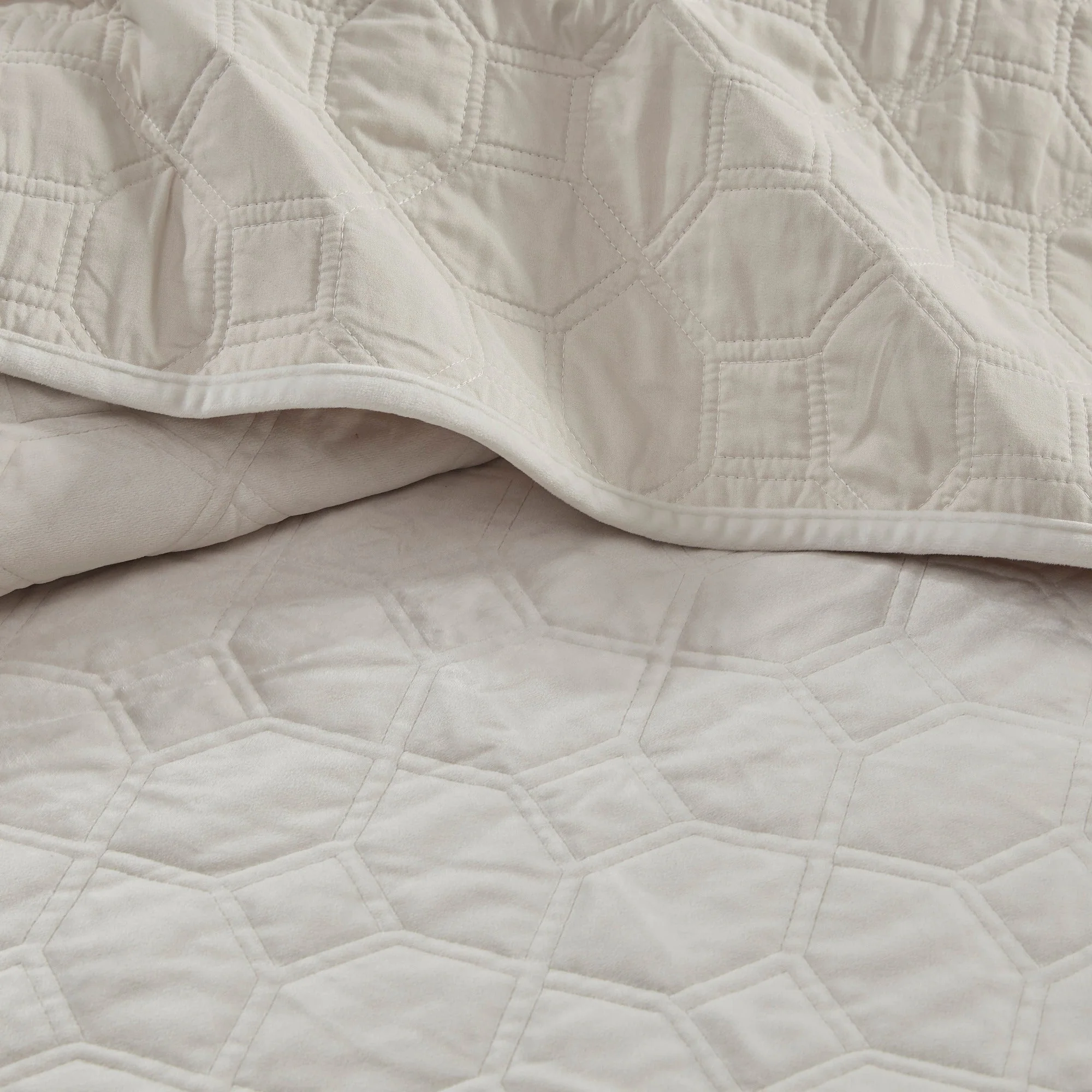 3 Piece Velvet Quilt Set Ivory Full/Queen - Image 11