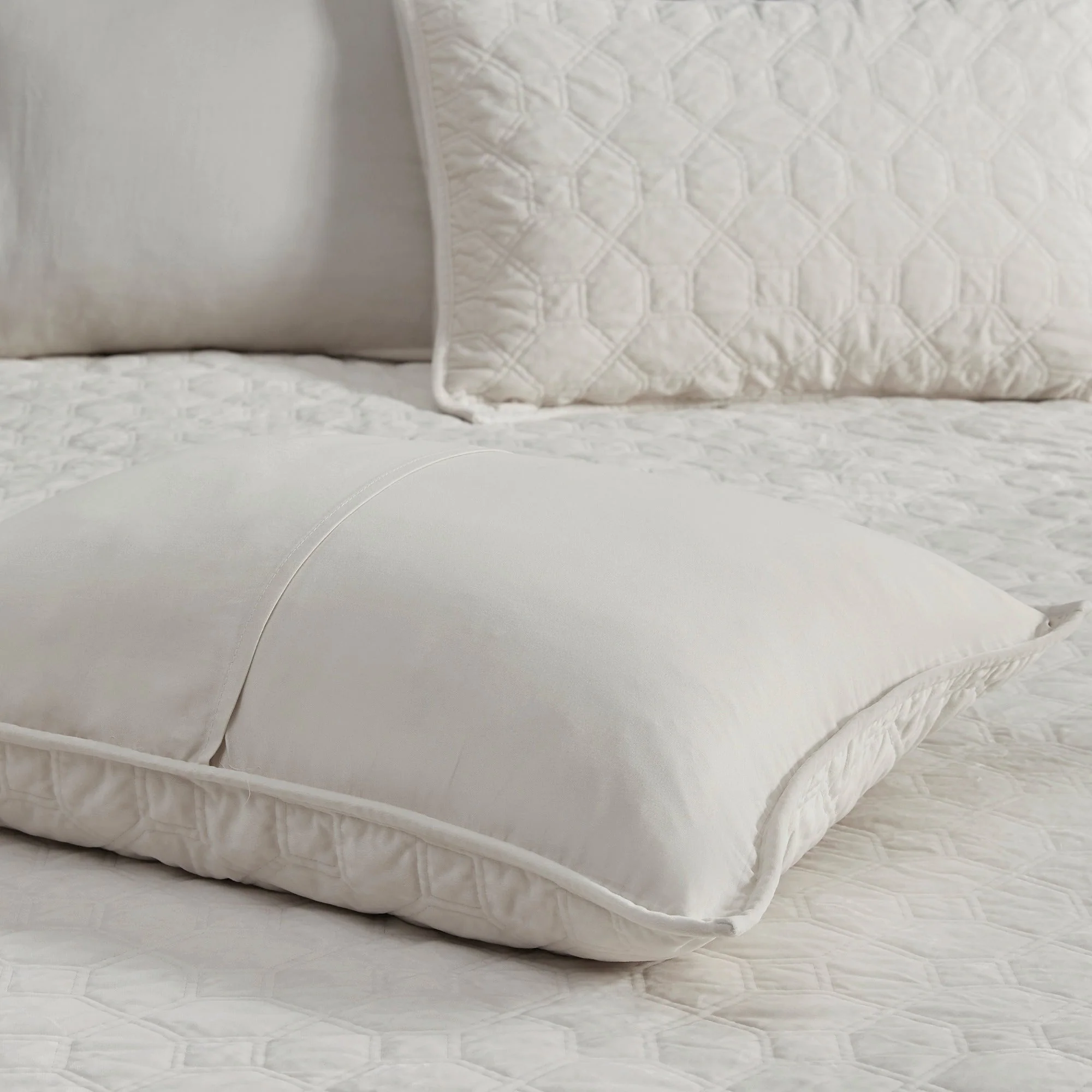 3 Piece Velvet Quilt Set Ivory Full/Queen - Image 3