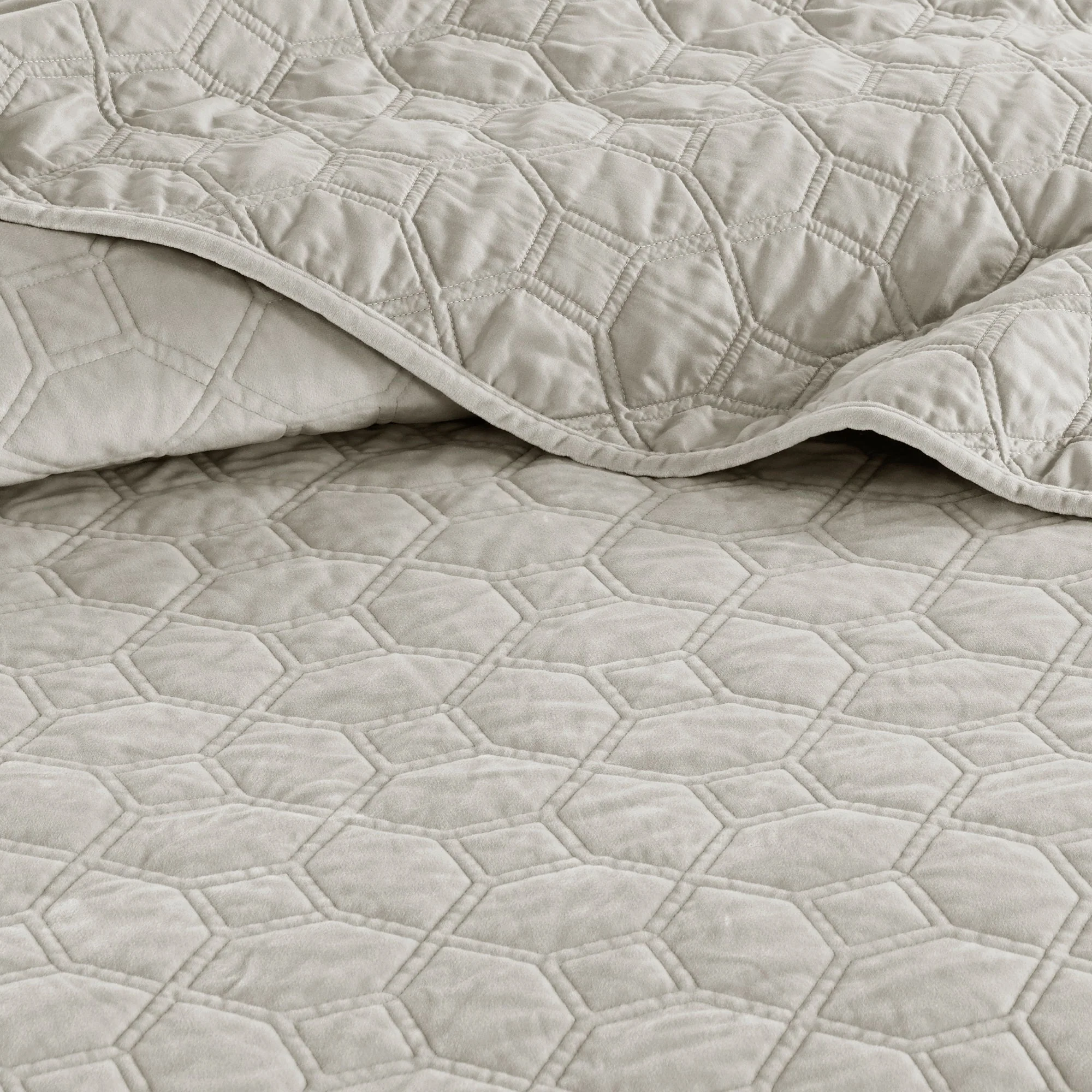 3 Piece Velvet Quilt Set Ivory Full/Queen - Image 5