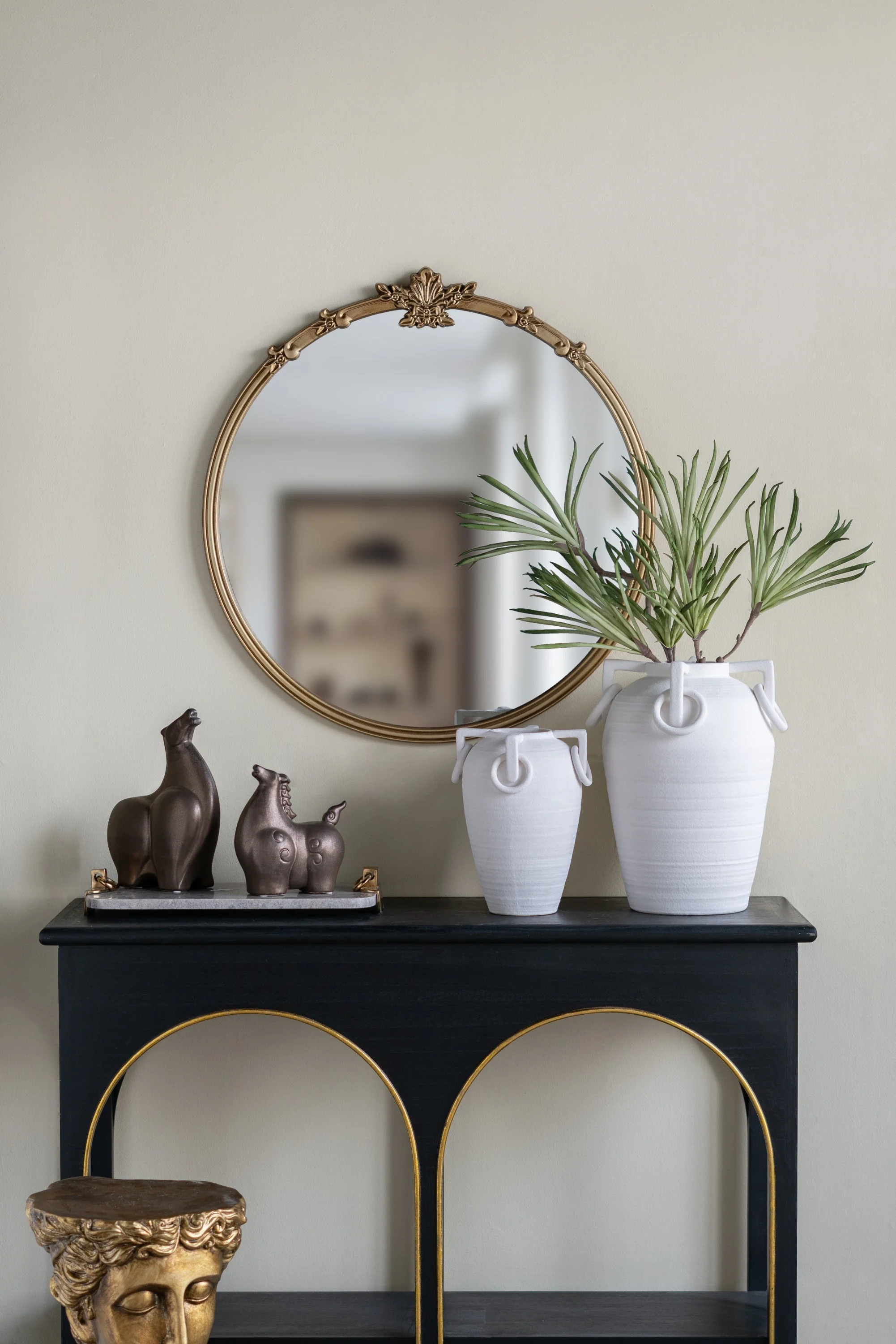 30x31" Round Wall Mirror with Gold Finish and Decorative Leaf Crest - Image 3