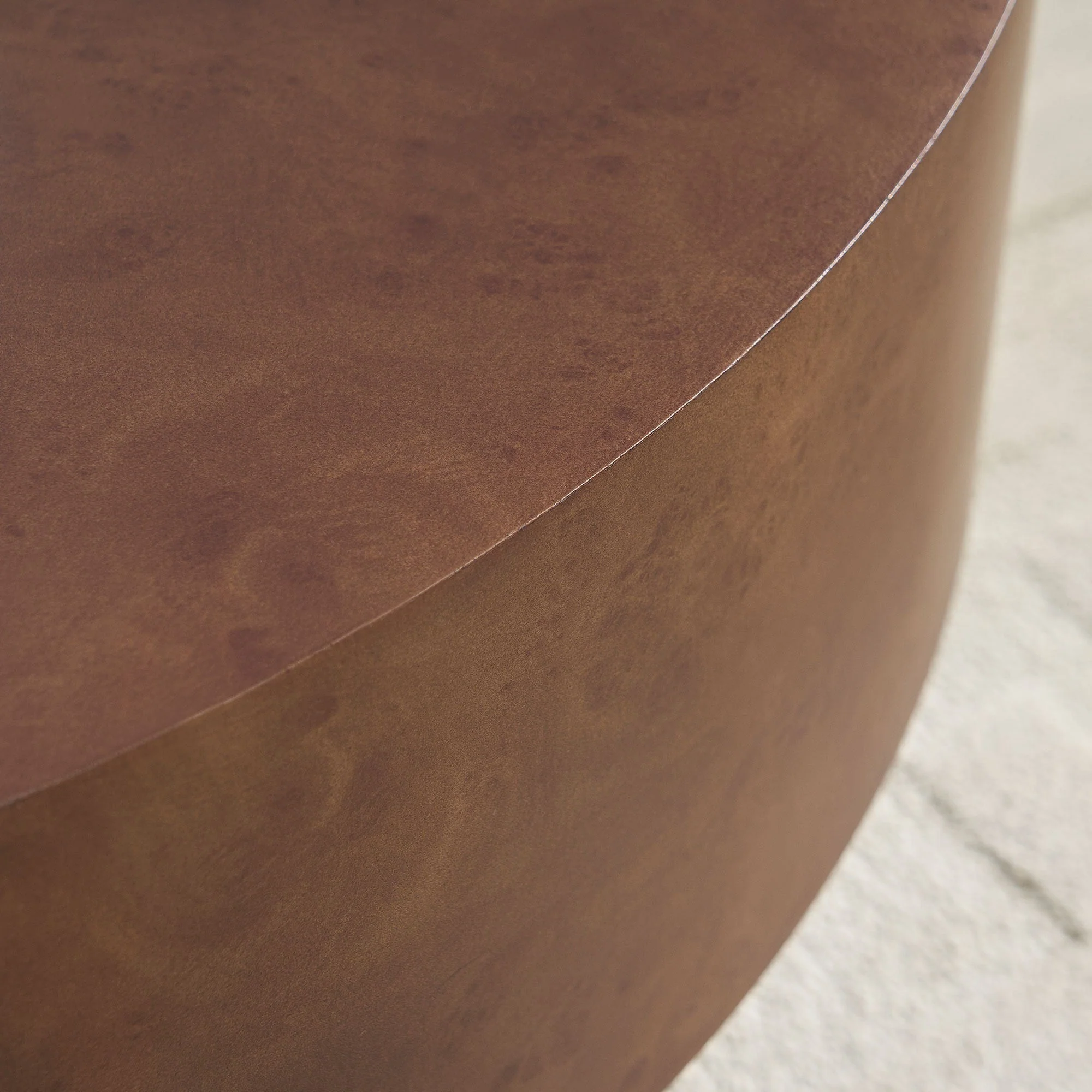 31.49'' Faux Burl Wood Pattern Round Coffee Table with Sturdy Pedestal - Image 14