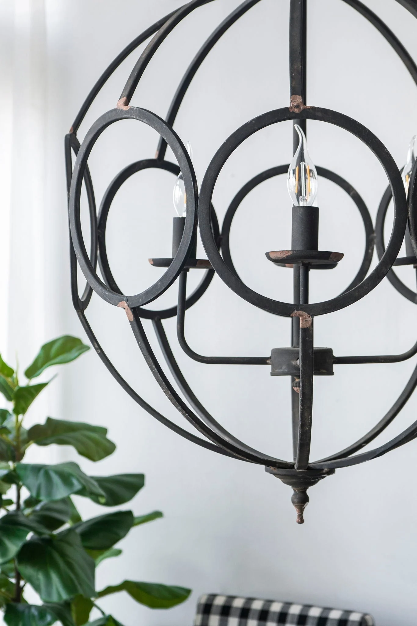 4 Light Metal Chandelier in Black Iron with Adjustable Chain - Image 9