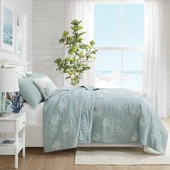 4 Piece Cotton Reversible Embroidered Quilt Set with Throw Pillow Aqua King/Cal King - Image 4