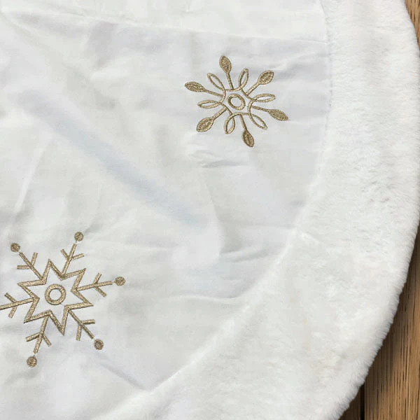 48" Ivory Snowflake Embroidered Tree Skirt with  Faux Fur Trim - Image 3