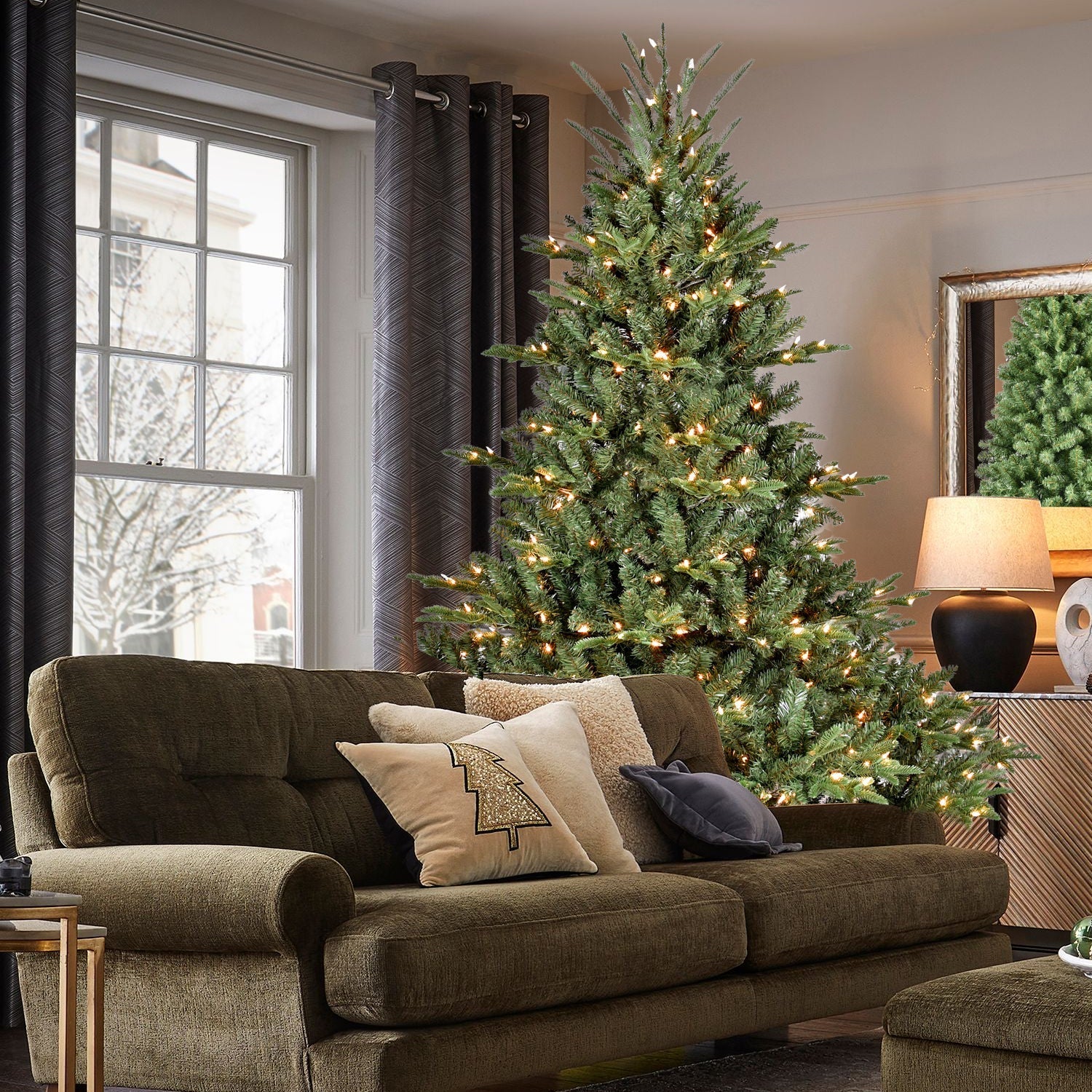 5FT The Full-Bodied Pre-Lit Evergreen Christmas Tree - Image 5