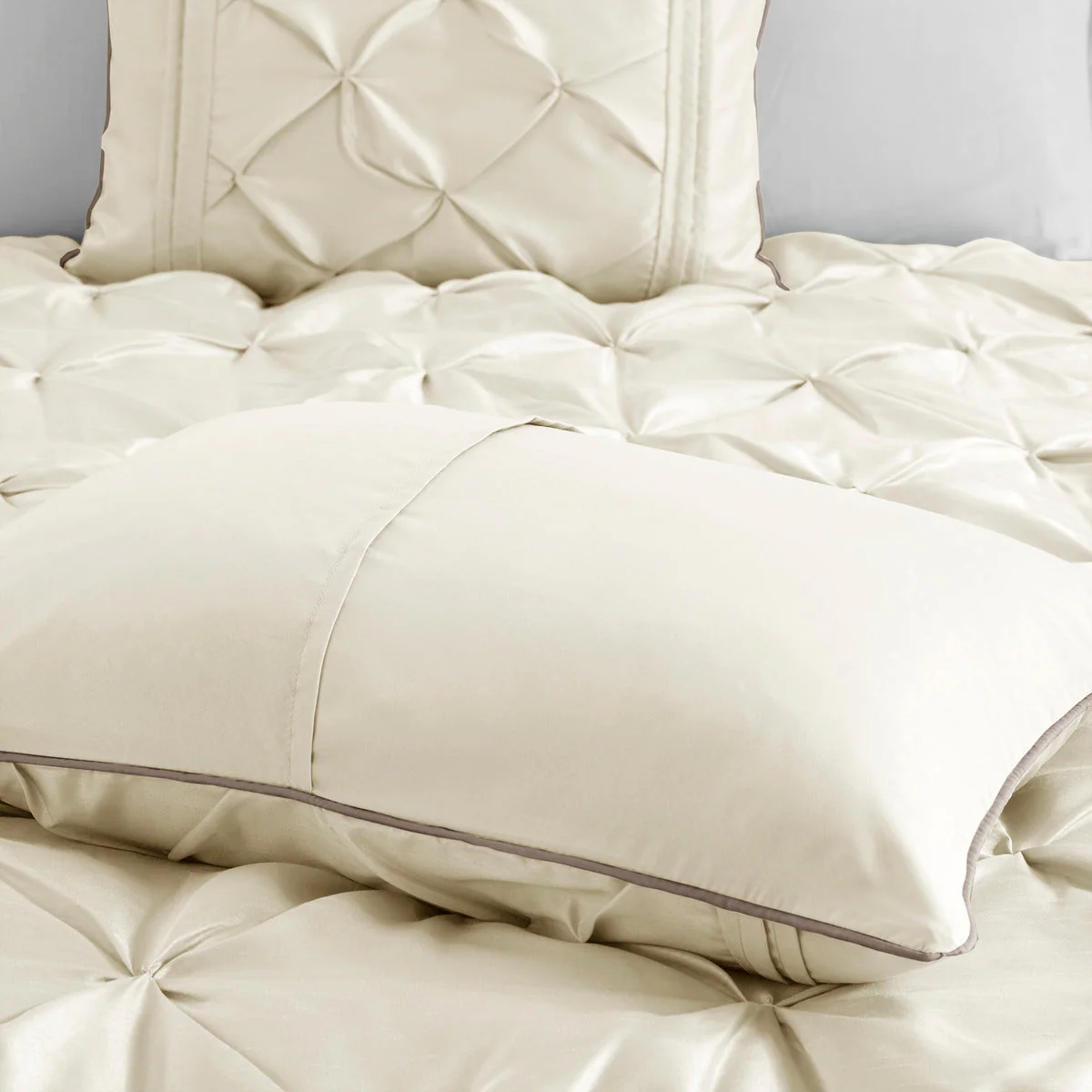 7 Piece Tufted Comforter Set Ivory Queen - Image 9