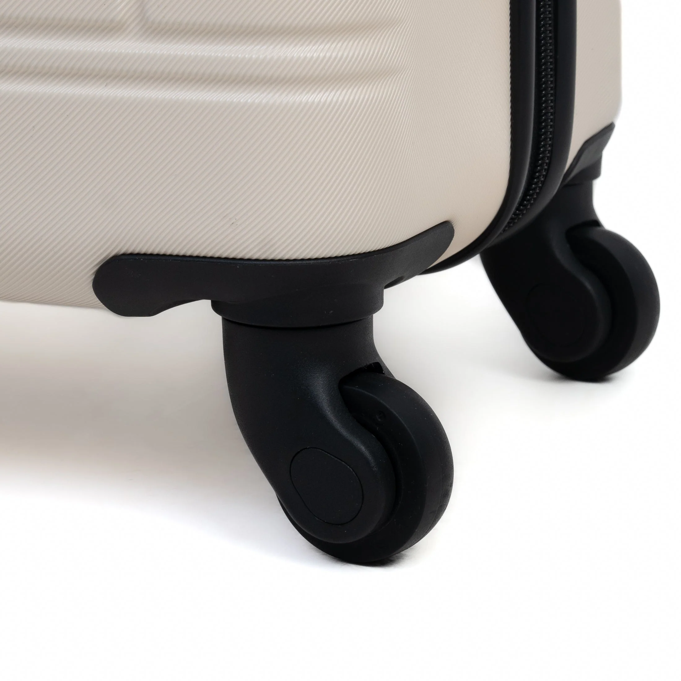 9-Piece White Luggage Set by GigaTech - Image 10