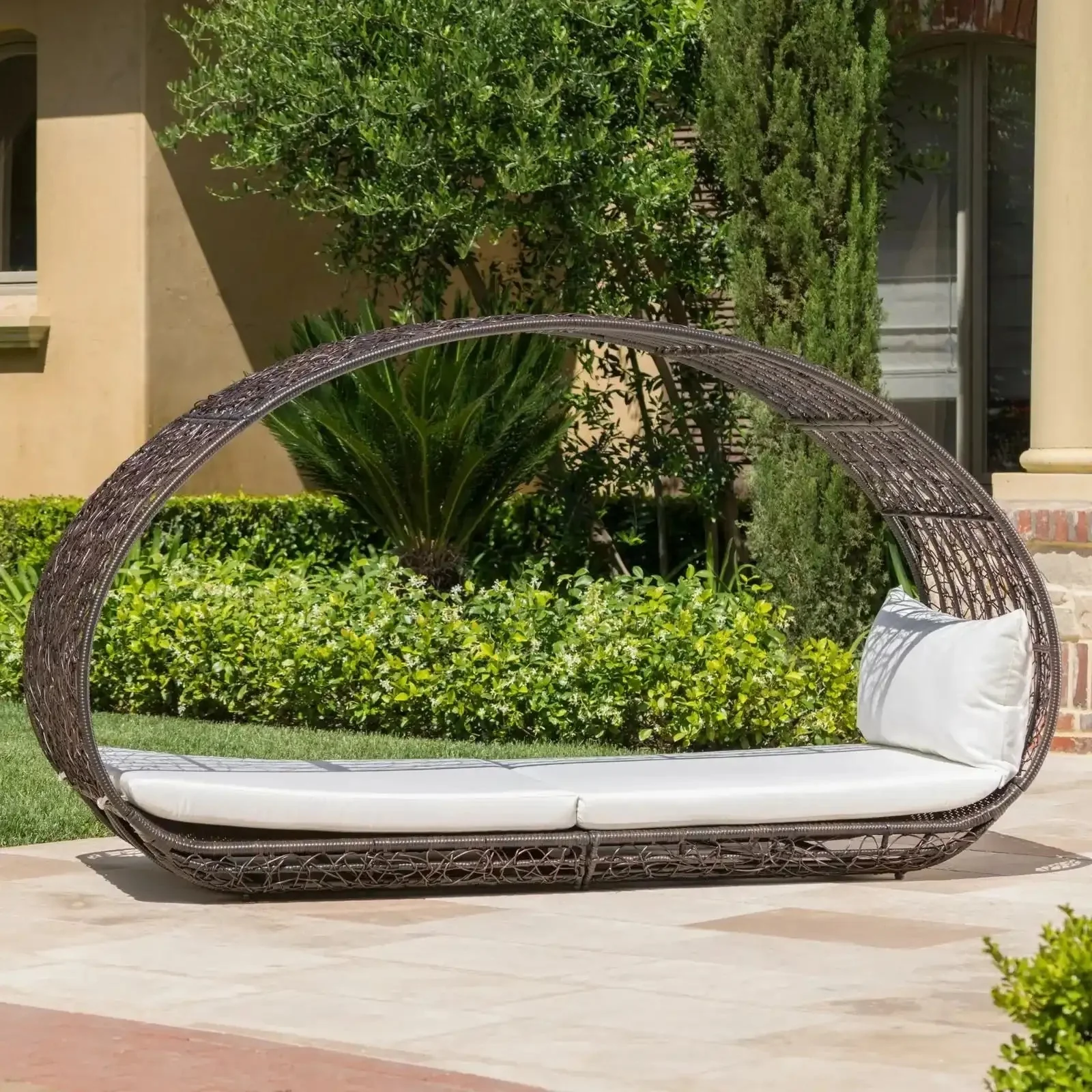 Abigal - Outdoor Wicker Daybed With Cushion - Image 3
