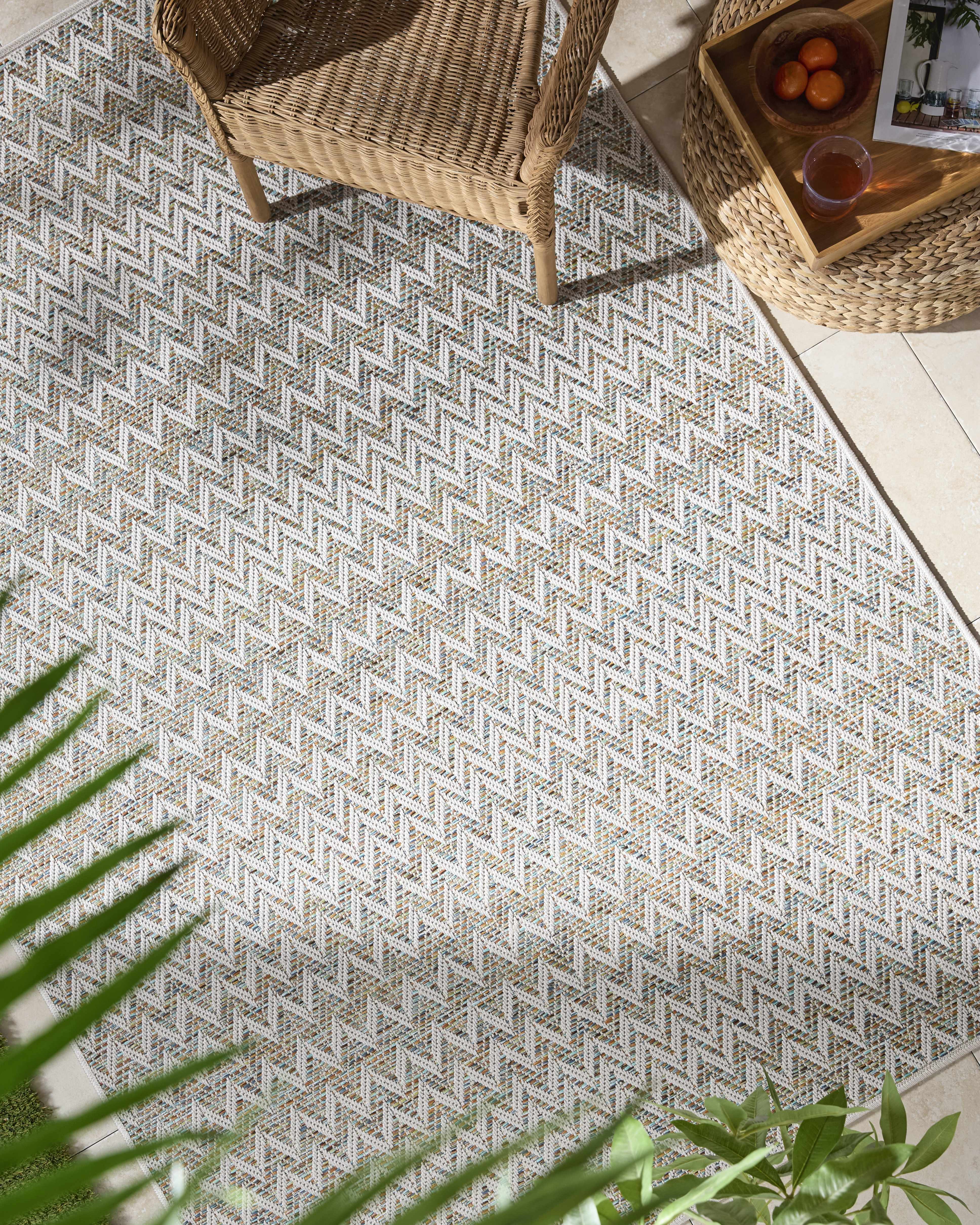 Alazne Ivory Area Rug - Image 2