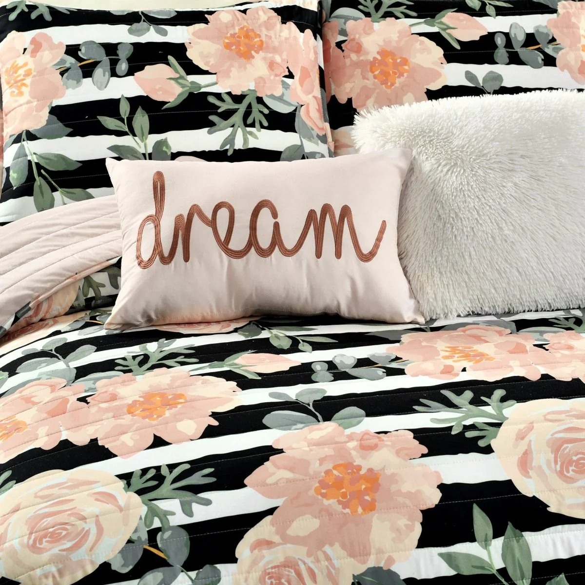 Amara Watercolor Rose Quilt Set - Image 3