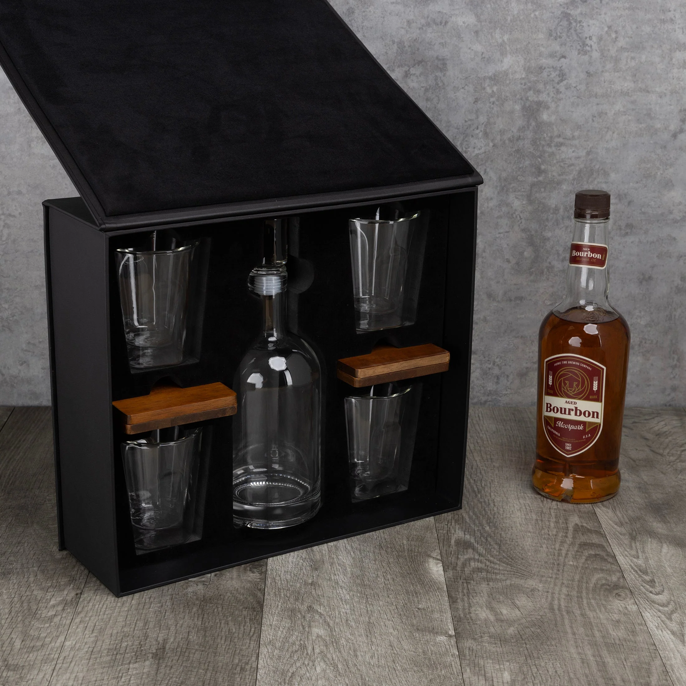Ambassador Whiskey Box with Decanter and 4 Lowball Glasses - Image 2