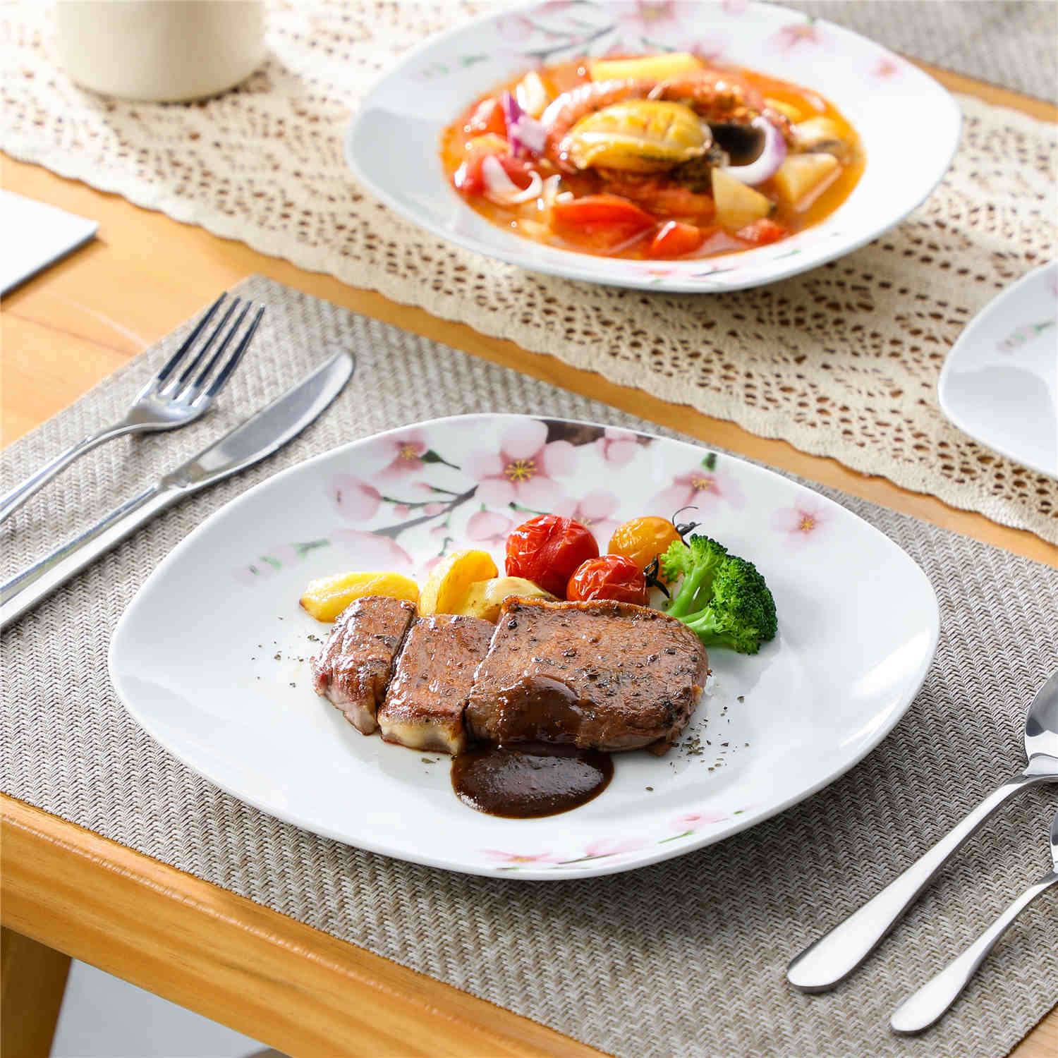 Annie 18 Piece Dinnerware Set - Image 3