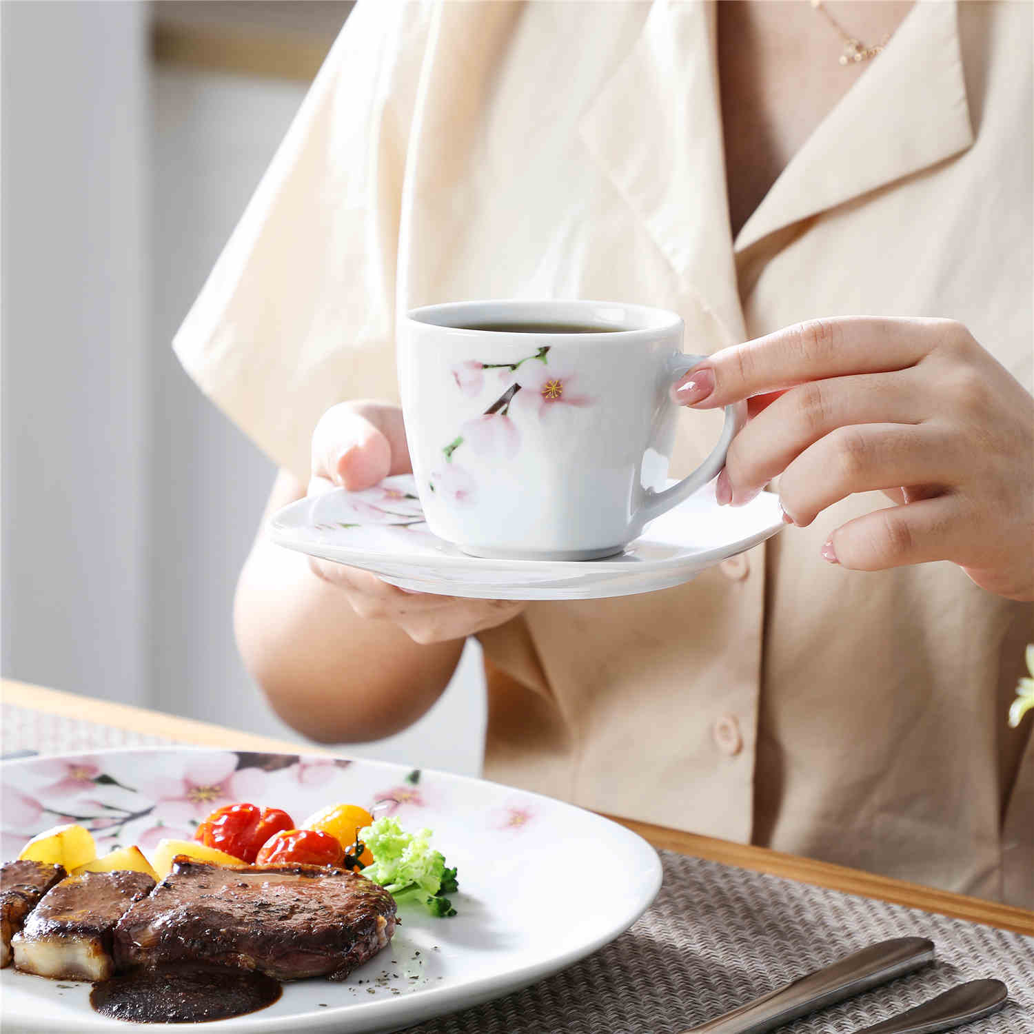Annie 30 Piece Dinnerware Set - Image 3