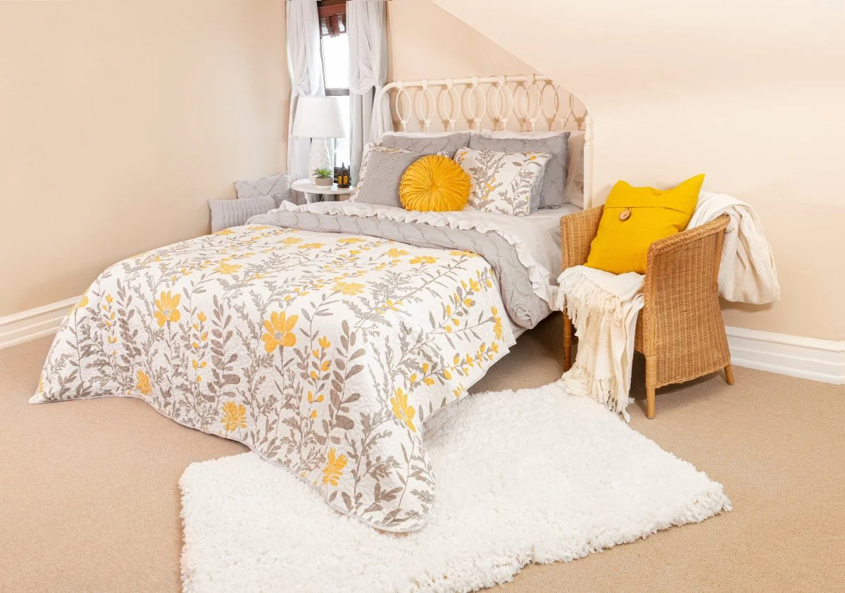 Aprile 3 Piece Quilt Set - Image 12