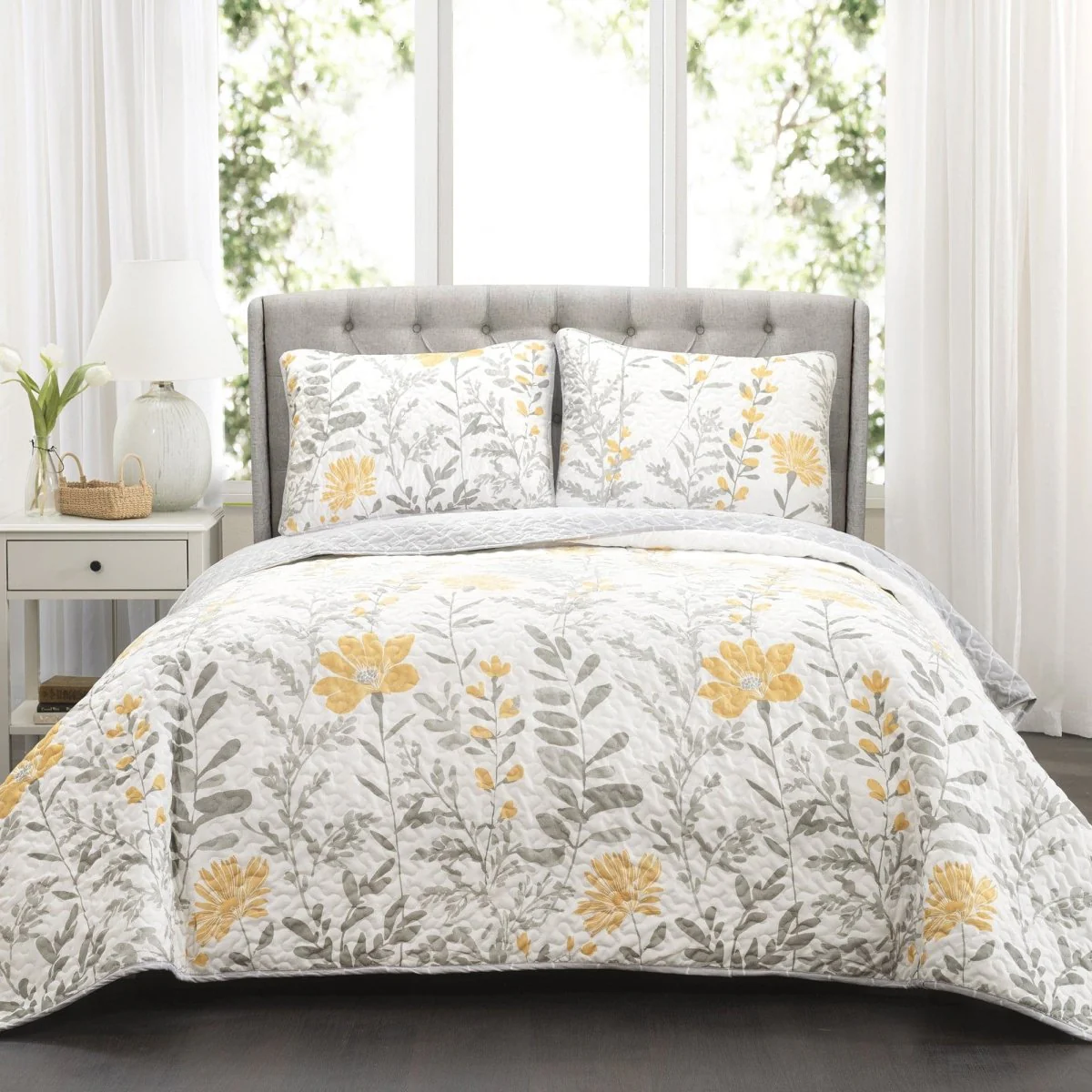 Aprile 3 Piece Quilt Set - Image 2