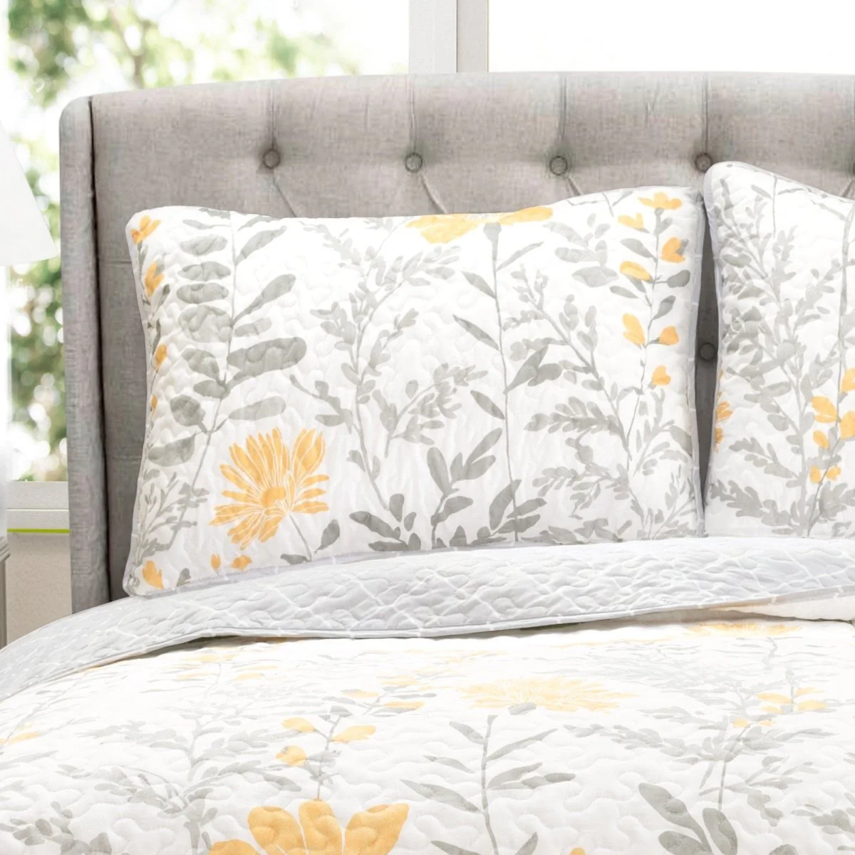 Aprile 3 Piece Quilt Set - Image 3