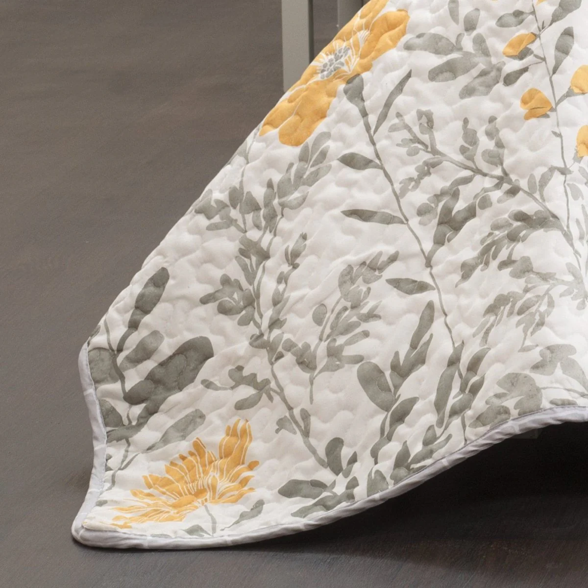 Aprile 3 Piece Quilt Set - Image 5