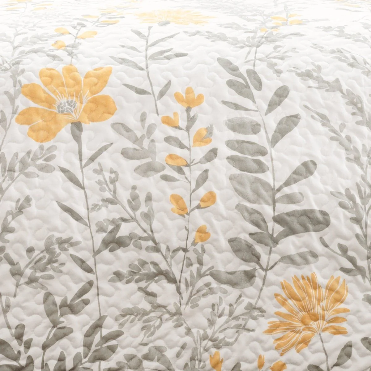 Aprile 3 Piece Quilt Set - Image 7