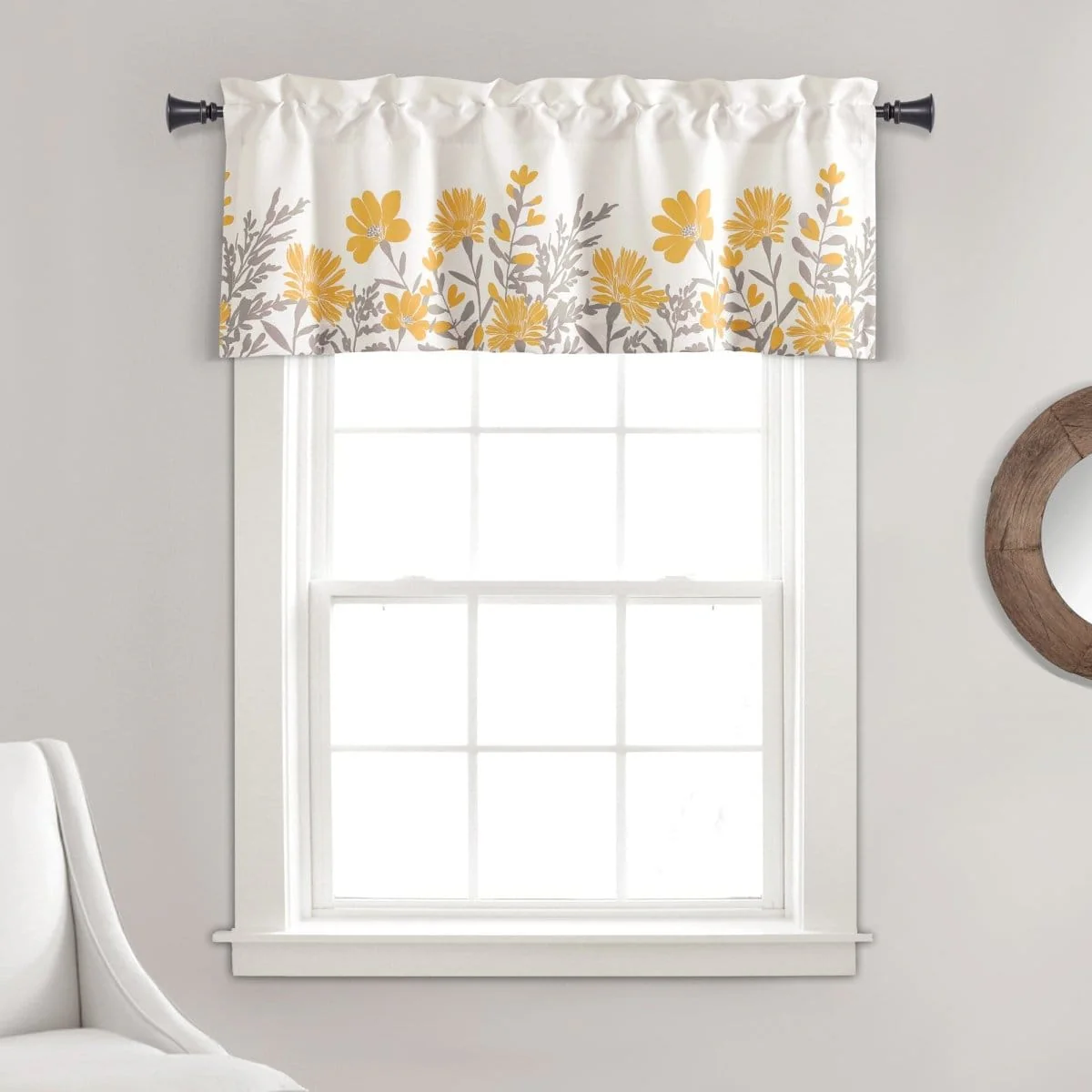 Aprile Valance - Image 2