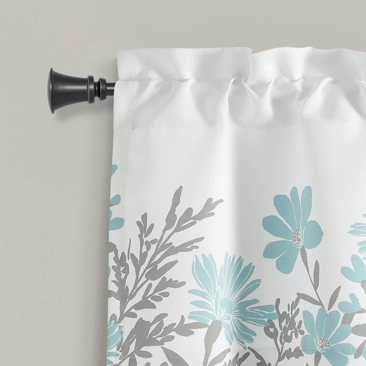 Aprile Valance - Image 3