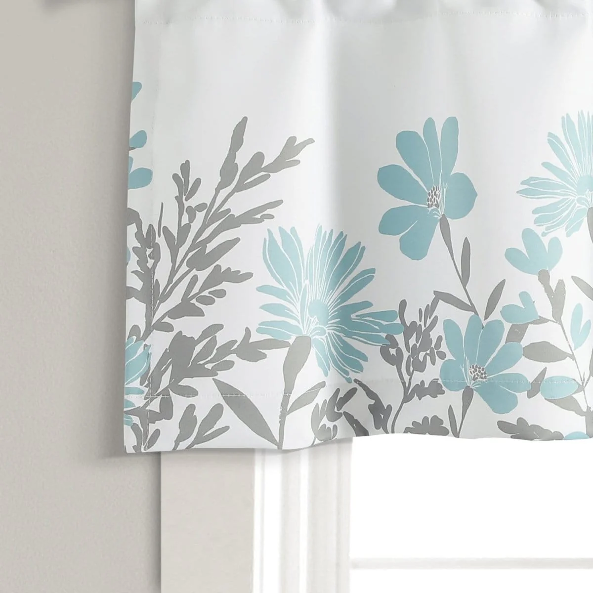 Aprile Valance - Image 5