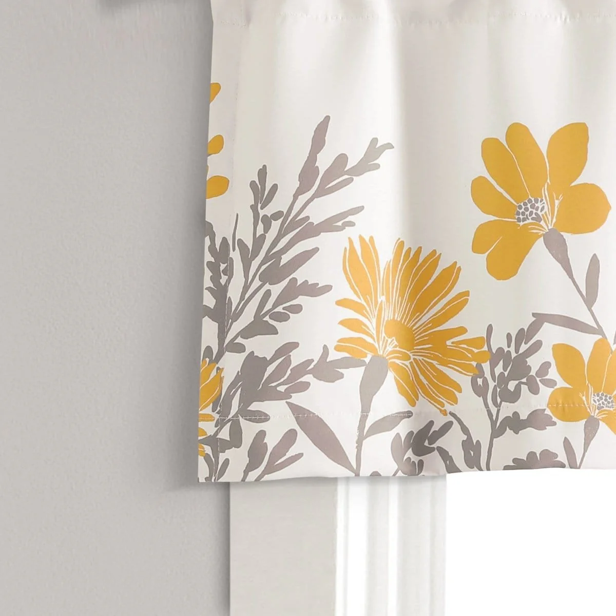 Aprile Valance - Image 9