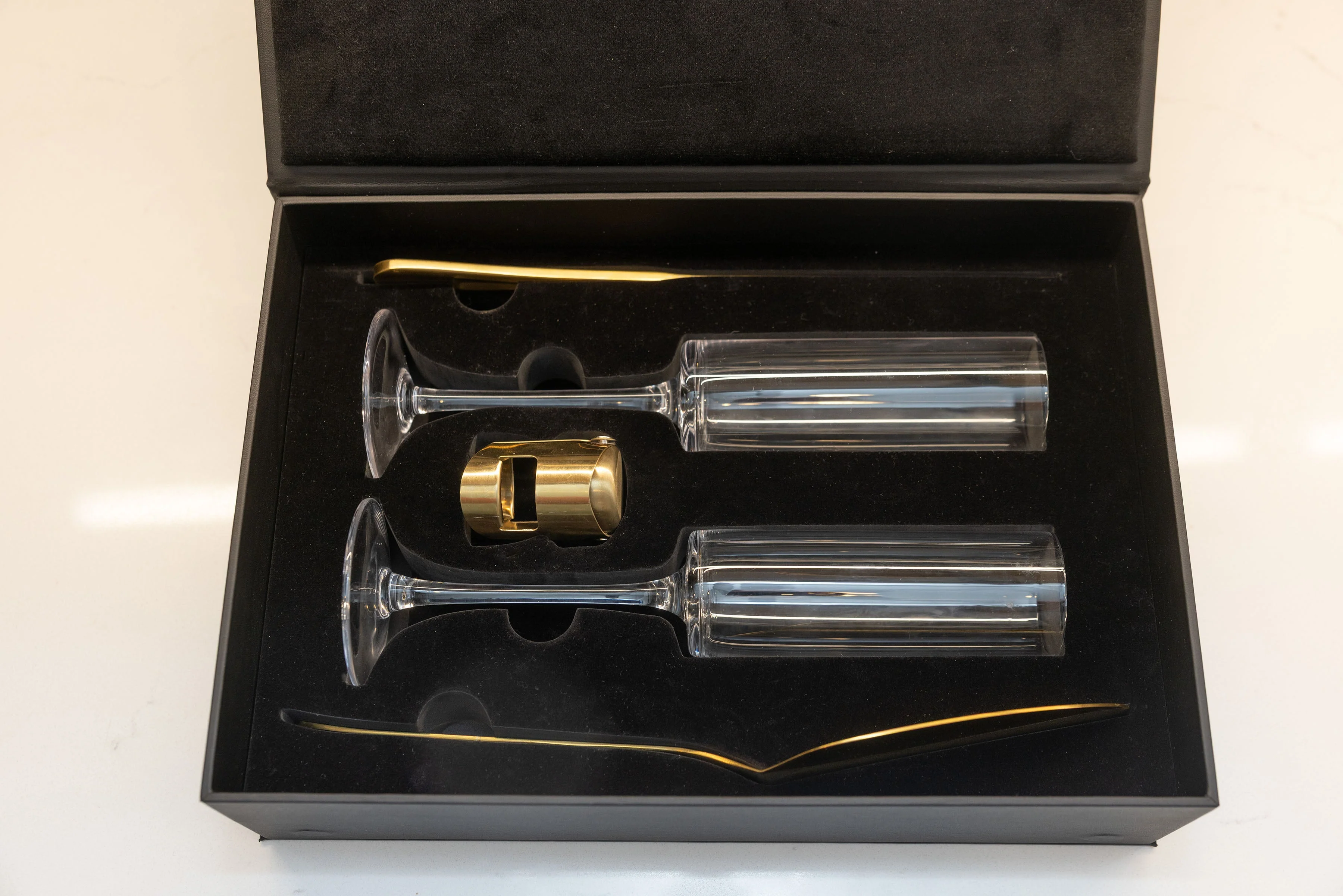 Arbane Champagne Glass Set with Cake Knife - Image 13