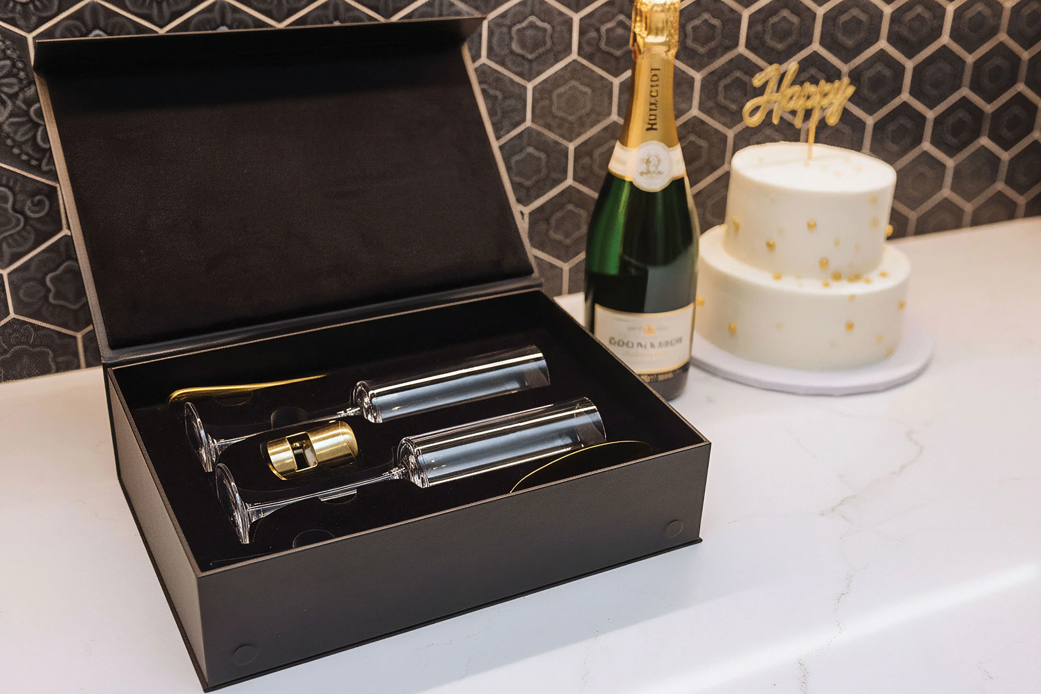 Arbane Champagne Glass Set with Cake Knife - Image 5