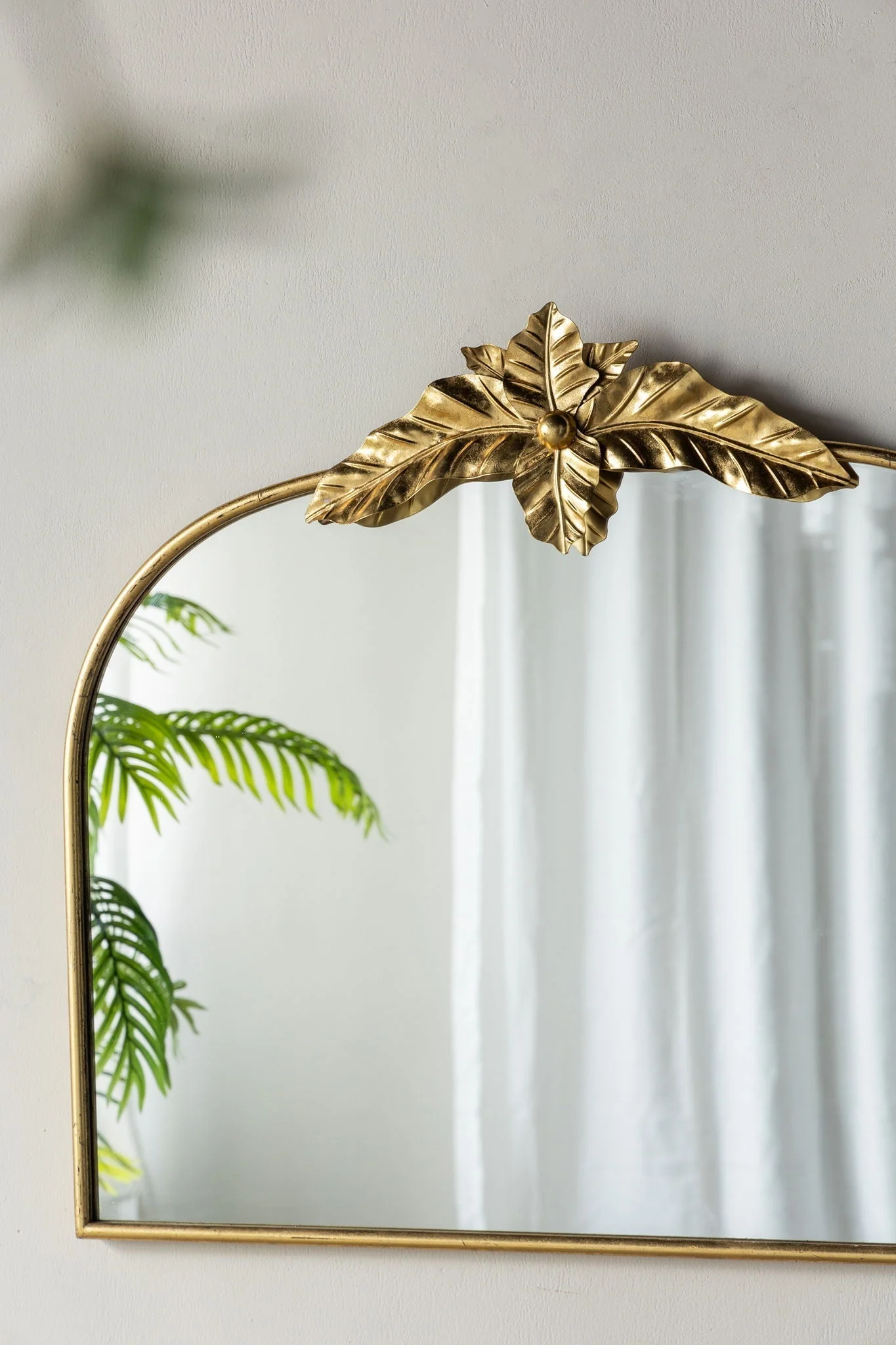 Arched Wall Mirror with Metal Frame - Image 17