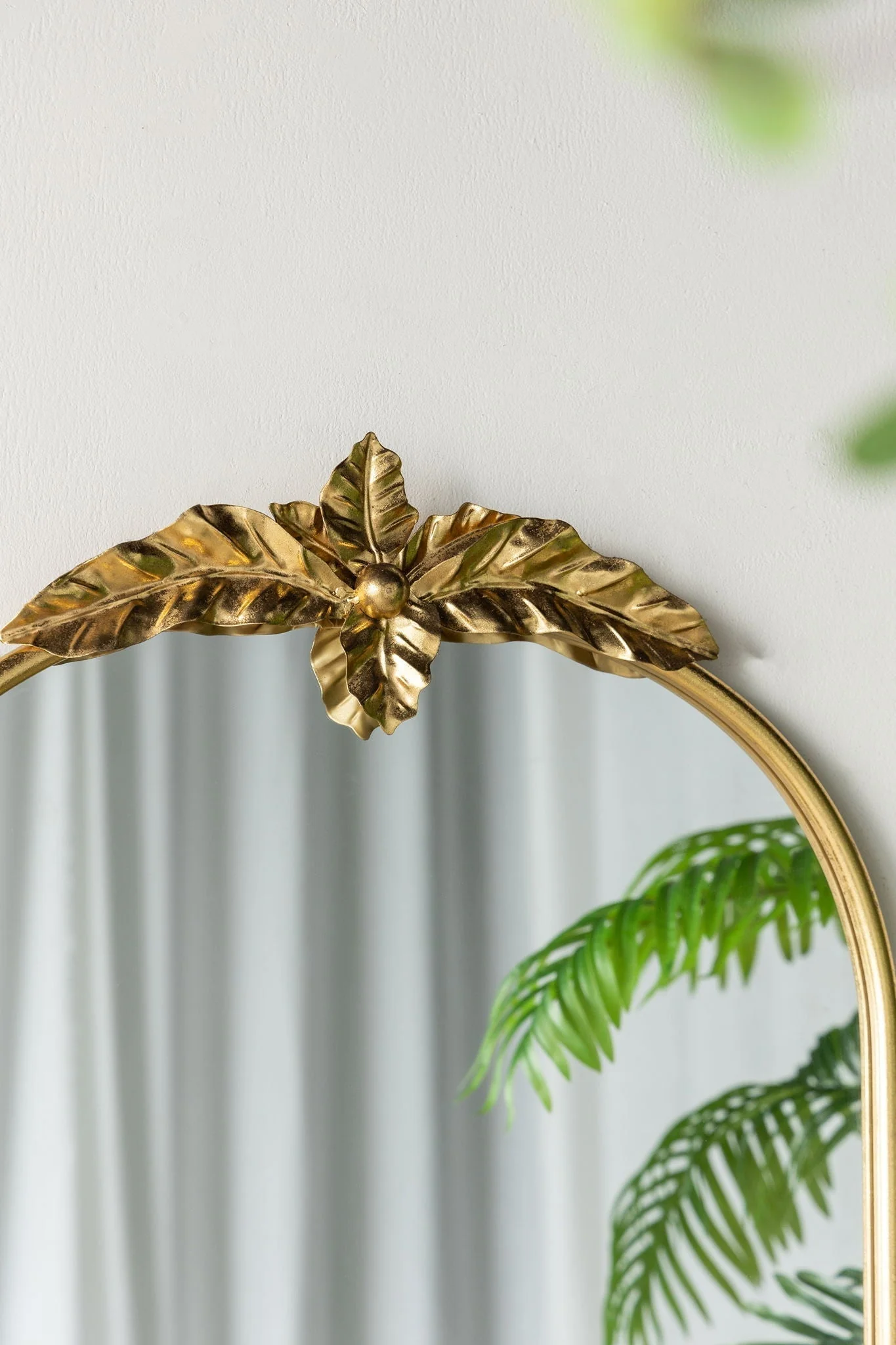 Arched Wall Mirror with Metal Frame - Image 39