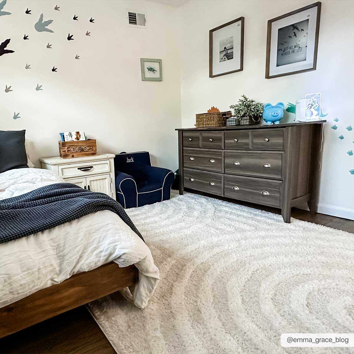 Arnel Cream Area Rug - Image 2