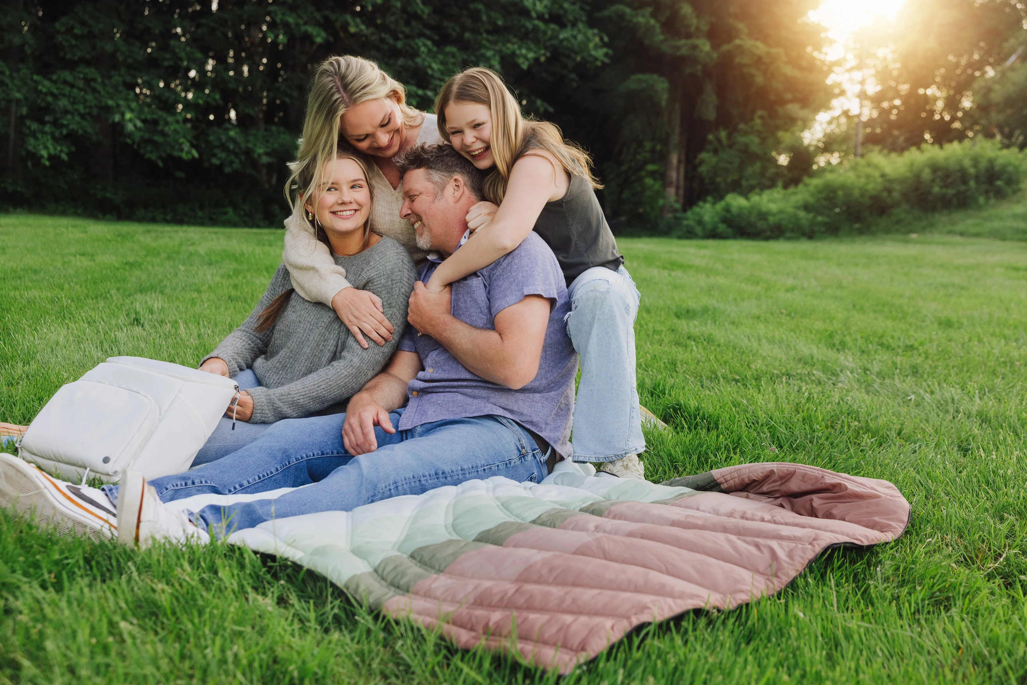 Aura Outdoor Puffer Blanket - Image 10
