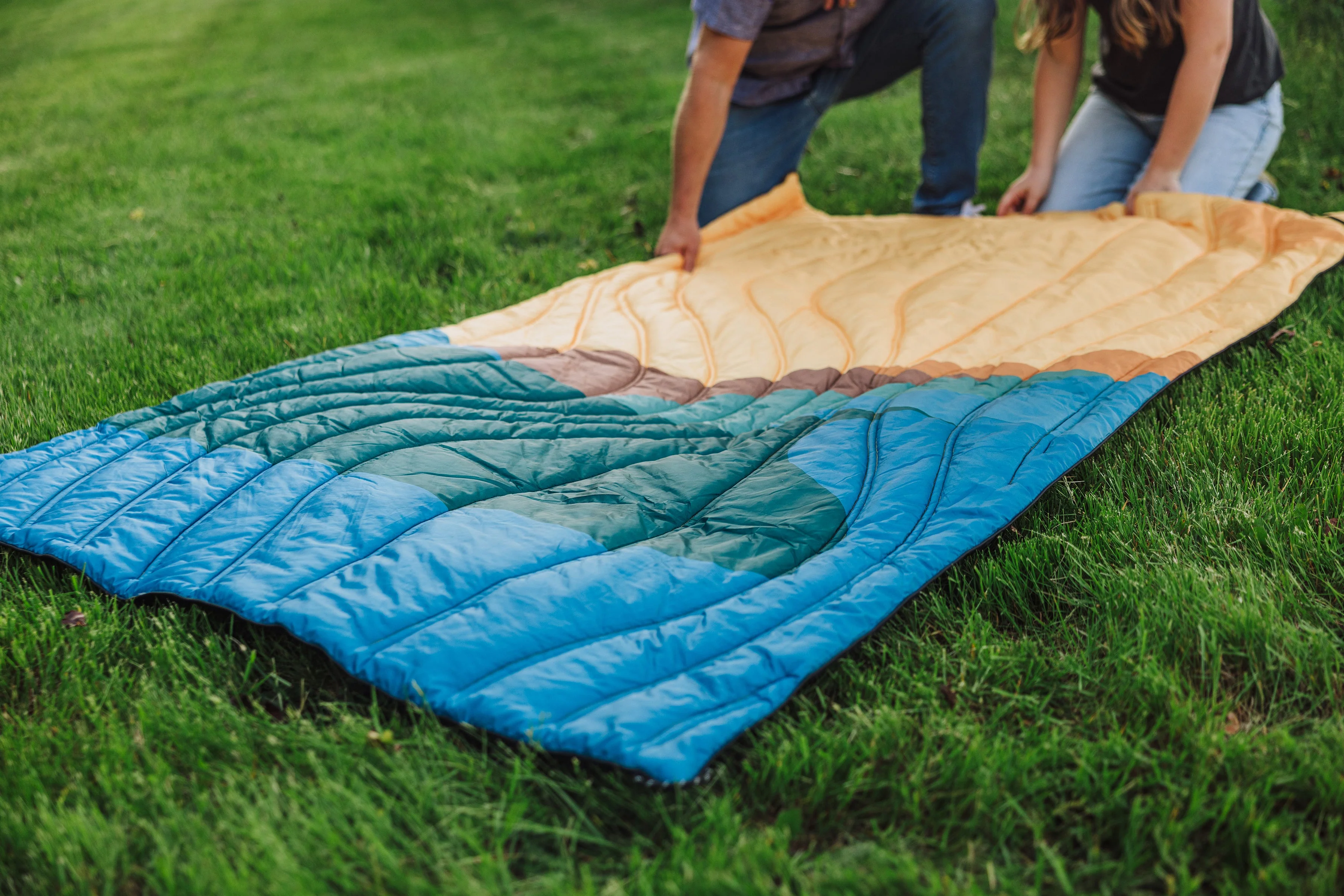Aura Outdoor Puffer Blanket - Image 27