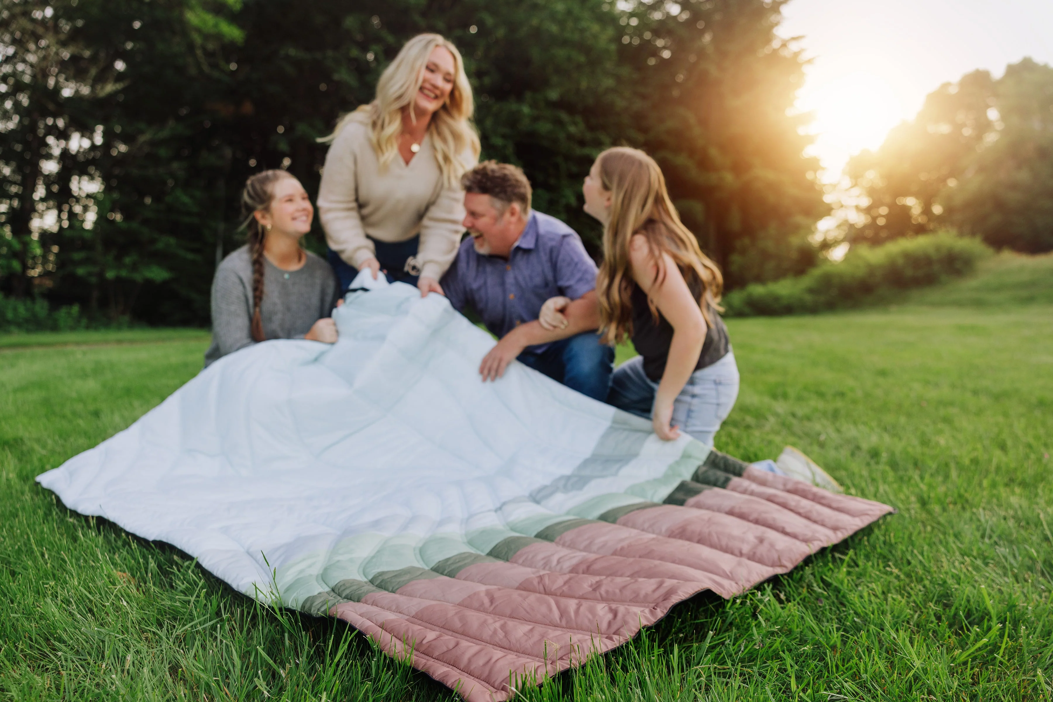 Aura Outdoor Puffer Blanket - Image 7
