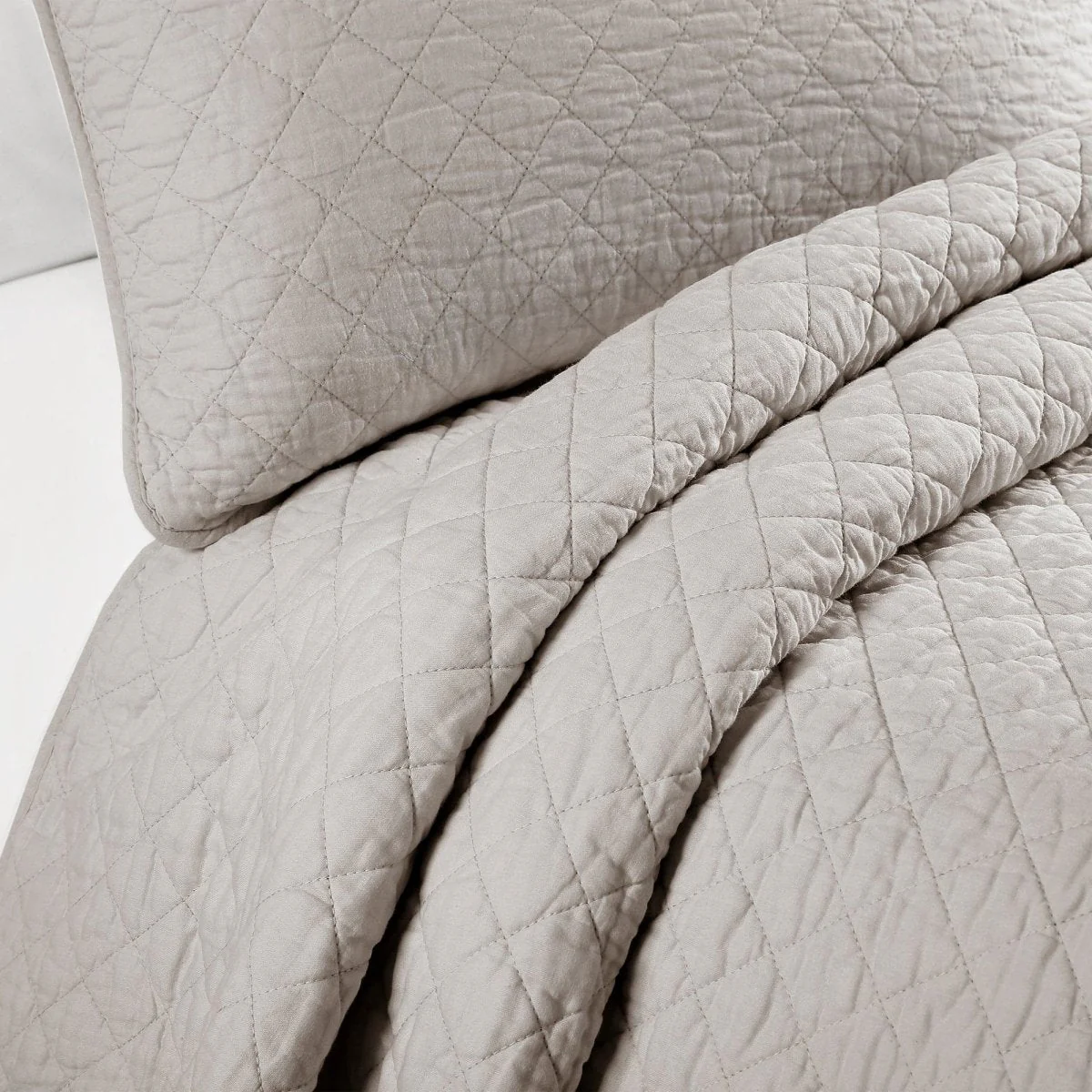 Ava Diamond Oversized Cotton Quilt Set - Image 20