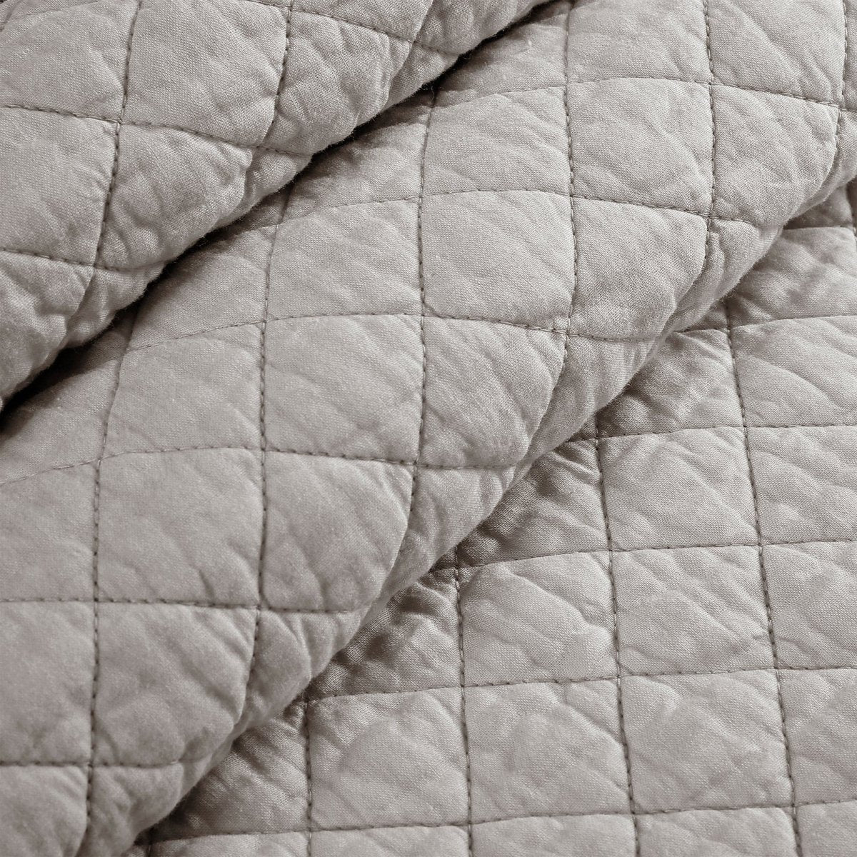 Ava Diamond Oversized Cotton Quilt Set - Image 21