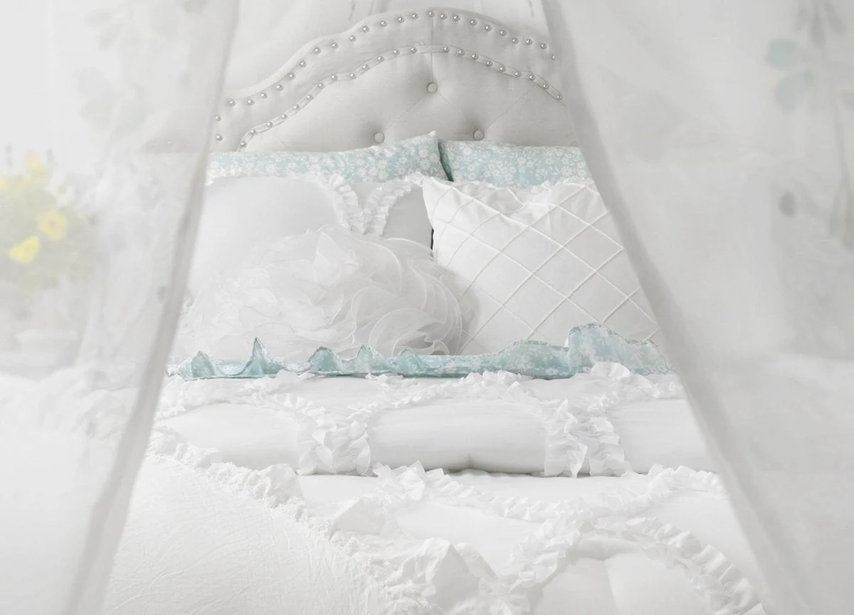 Avon 3 Piece Comforter Set - Image 13