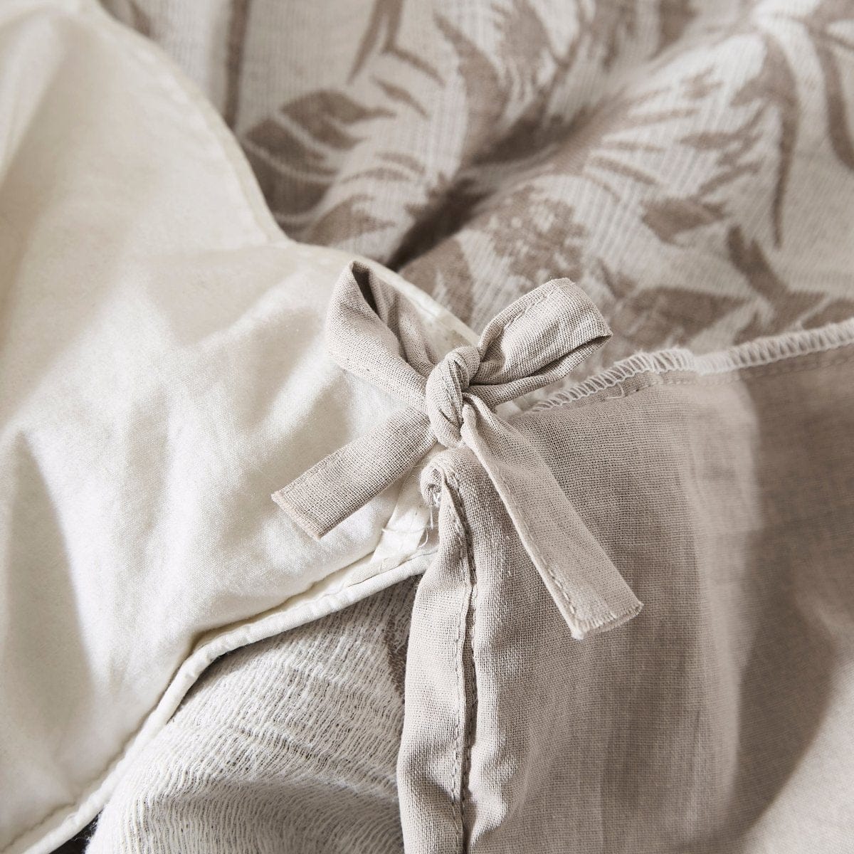 Bali Tropical Leaves Gauze Jacquard Duvet Cover Set - Image 7